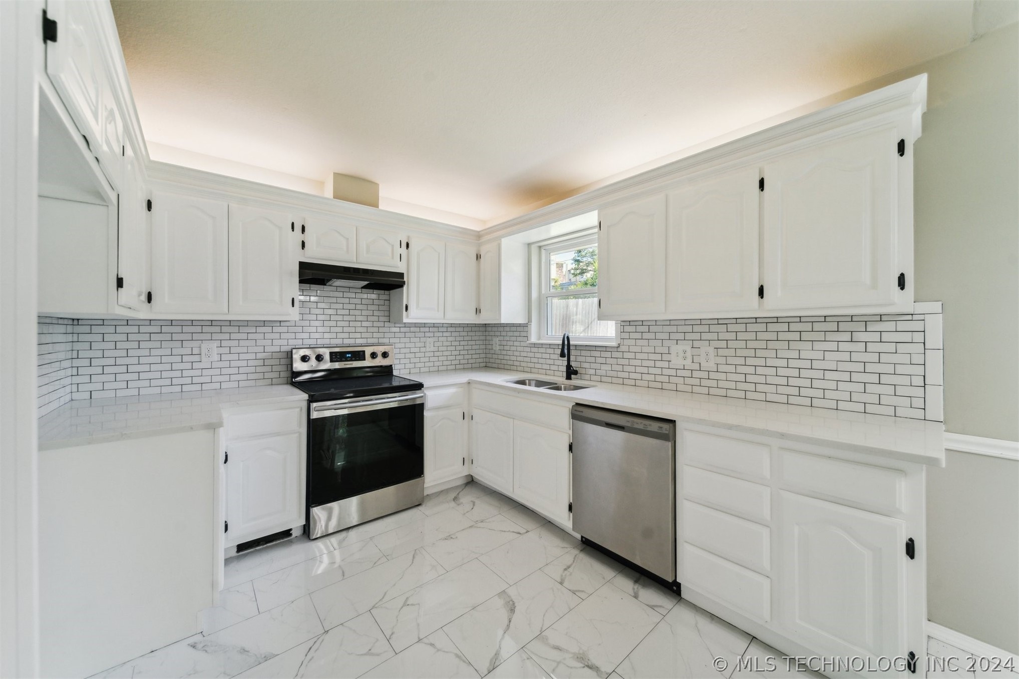 6005 S 76th Avenue E