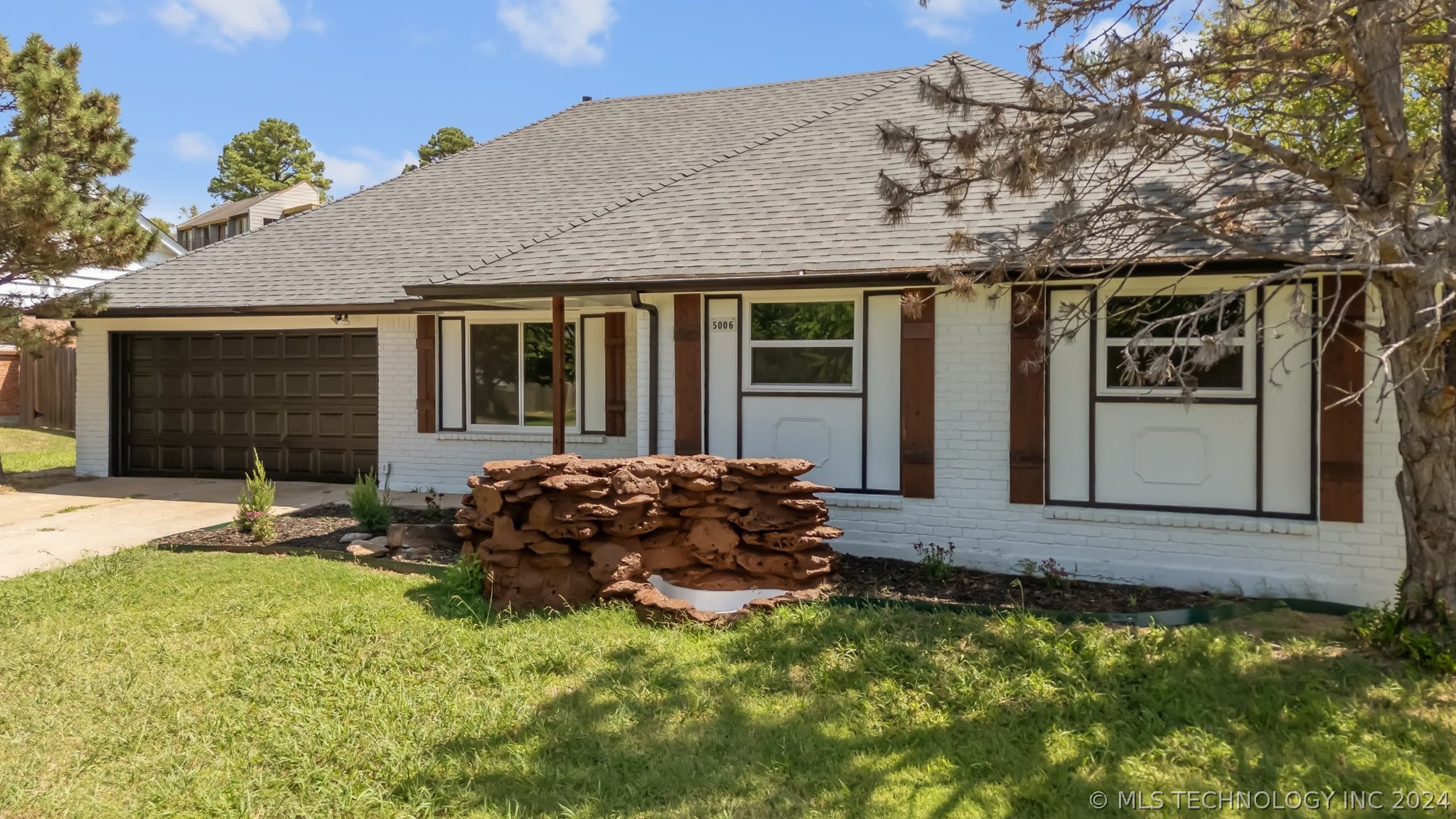 6005 S 76th Avenue E