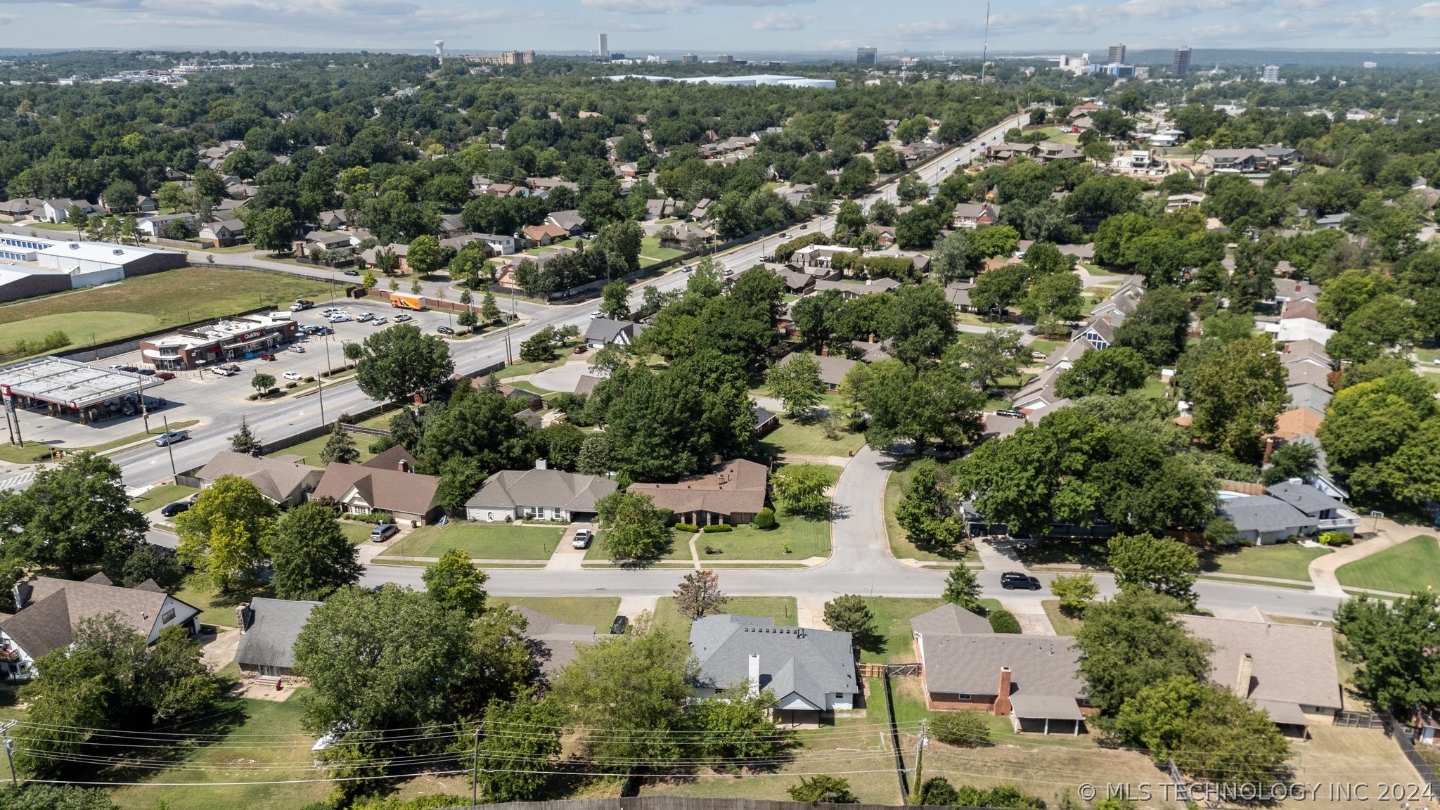 6005 S 76th Avenue E