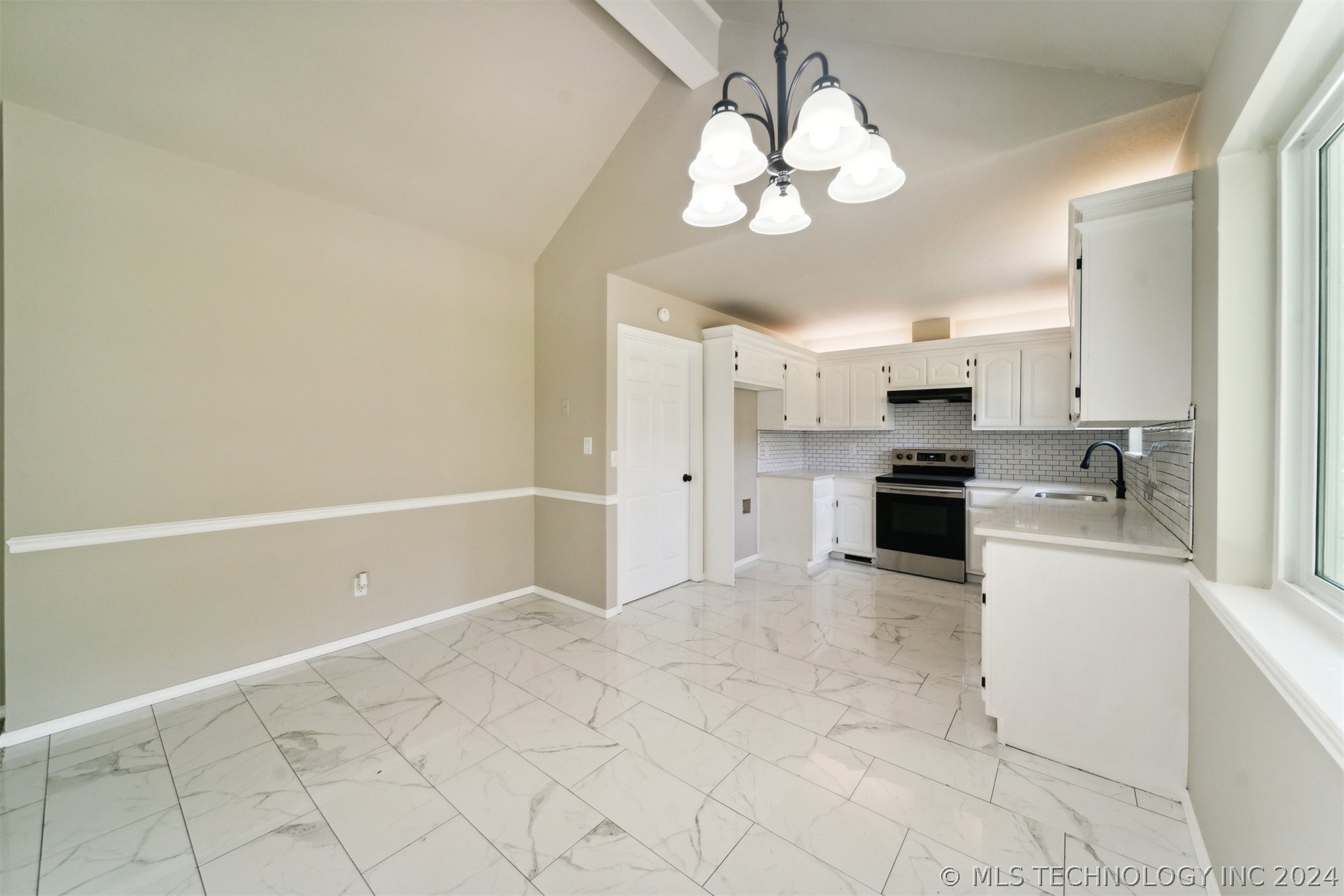 6005 S 76th Avenue E