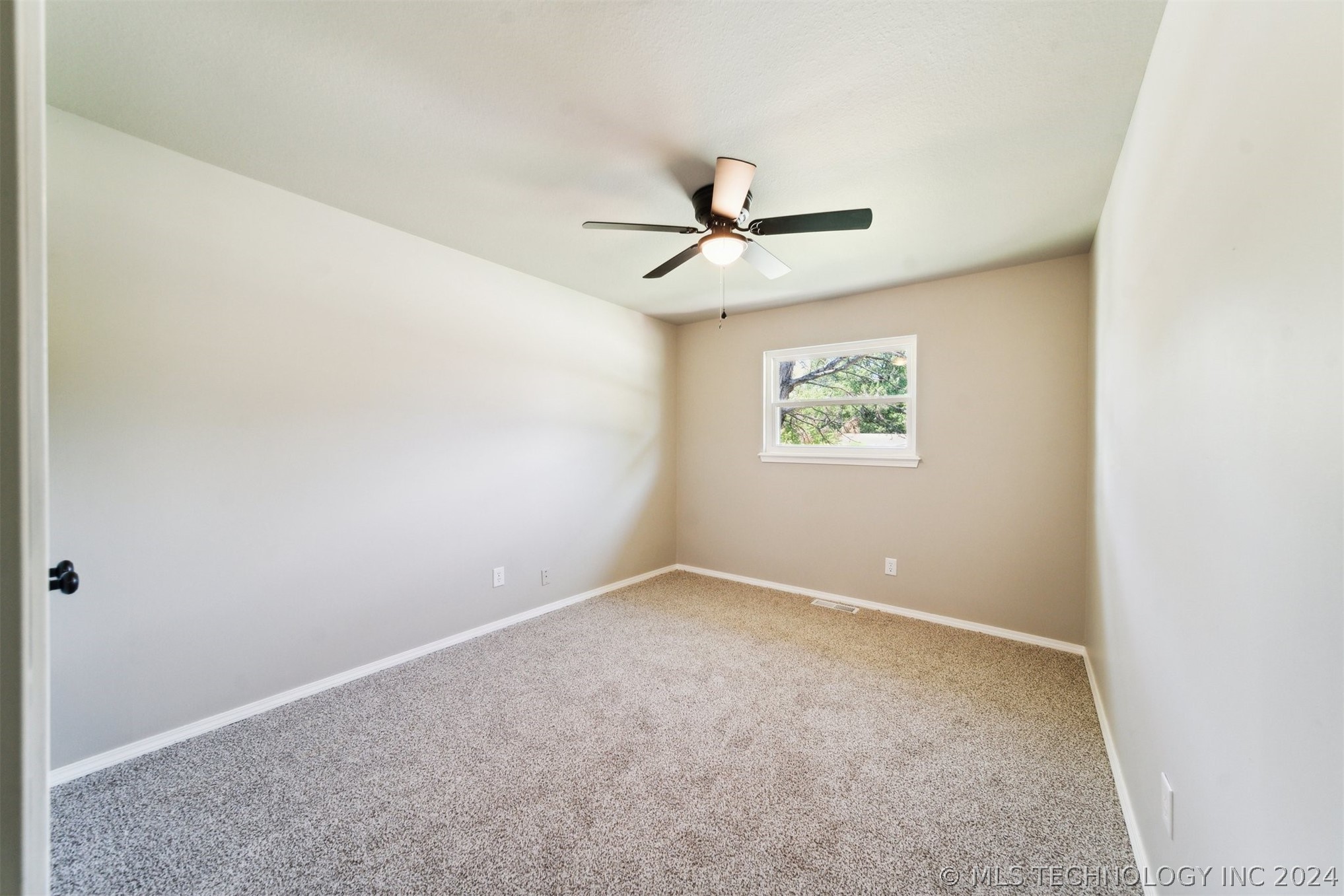 6005 S 76th Avenue E