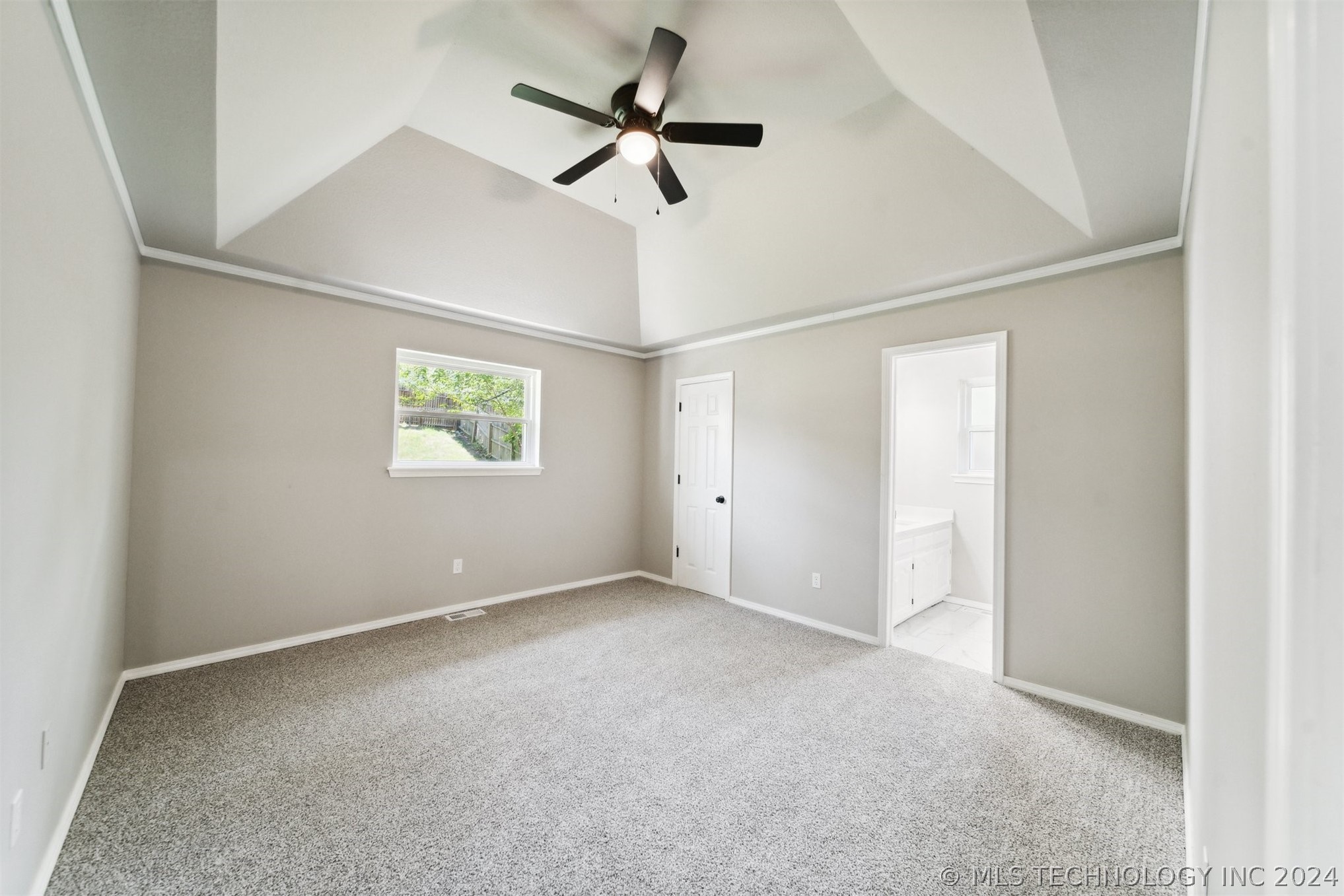 6005 S 76th Avenue E