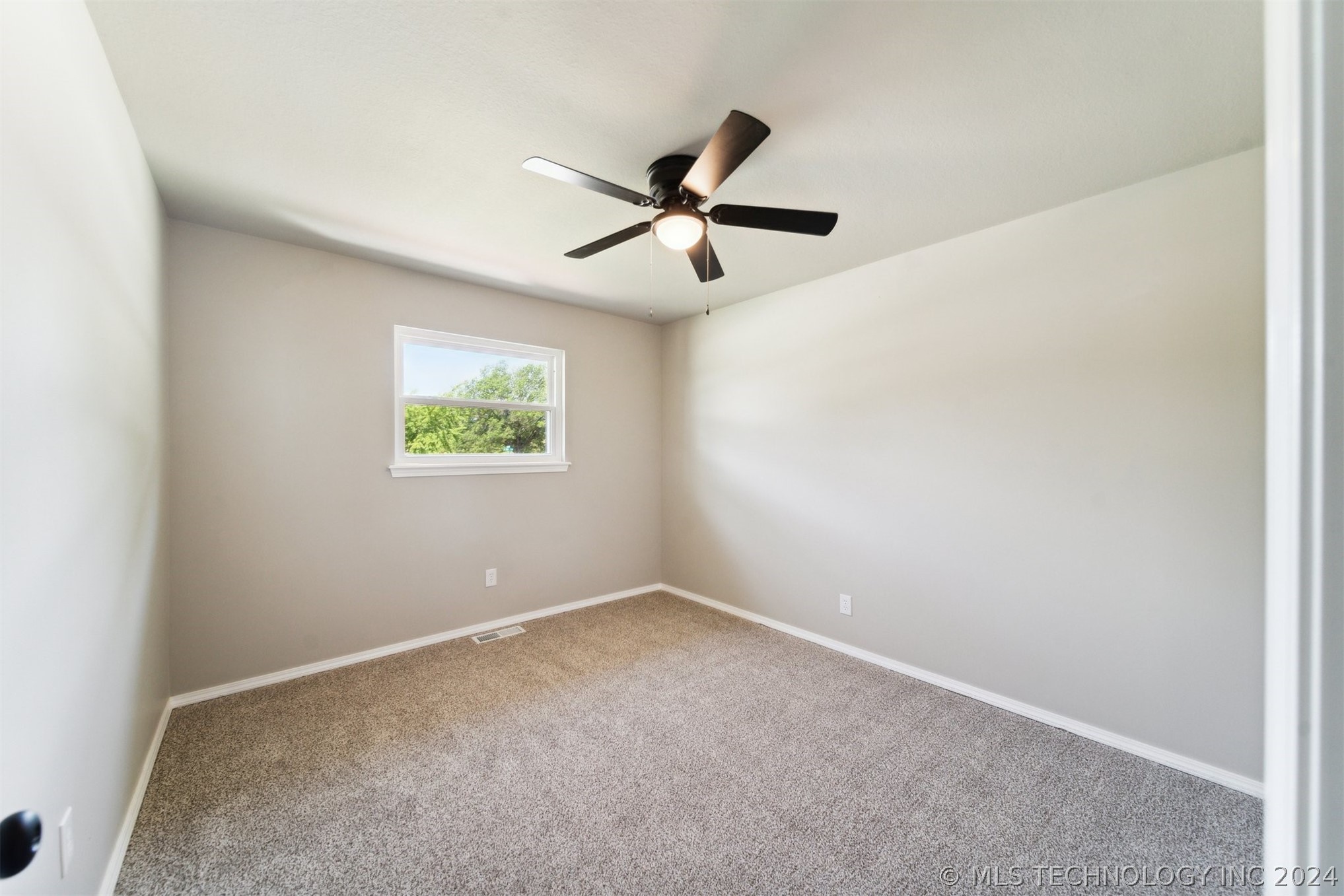 6005 S 76th Avenue E