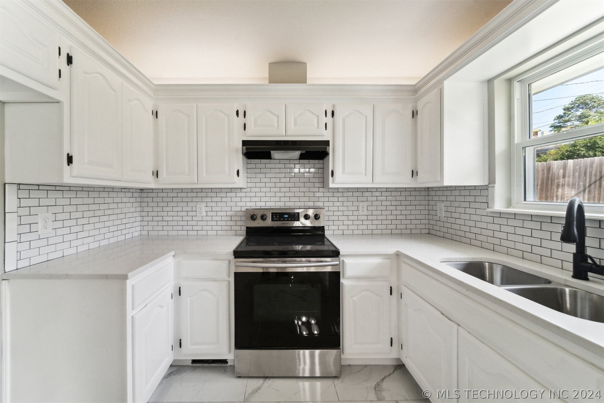 6005 S 76th Avenue E