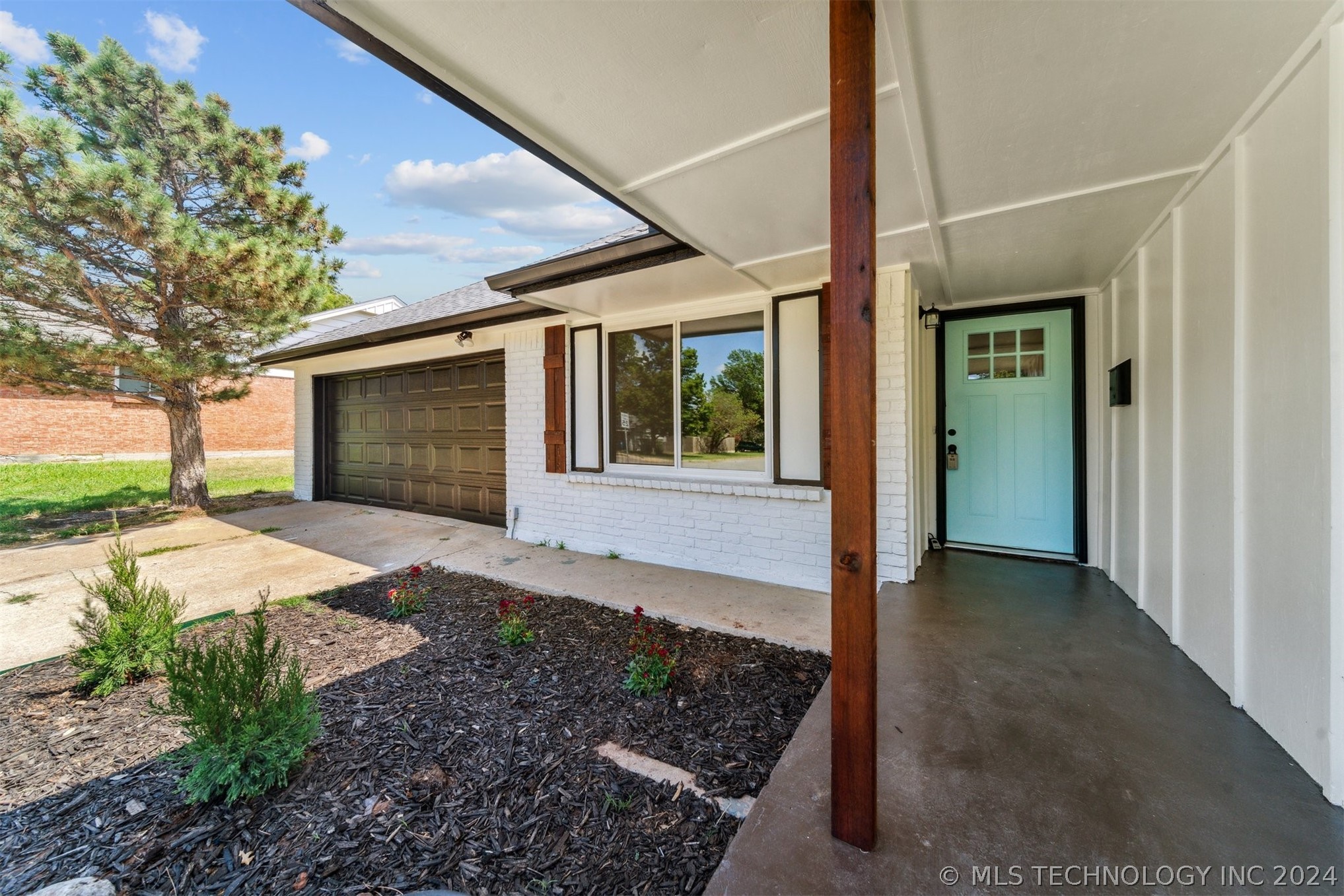 6005 S 76th Avenue E