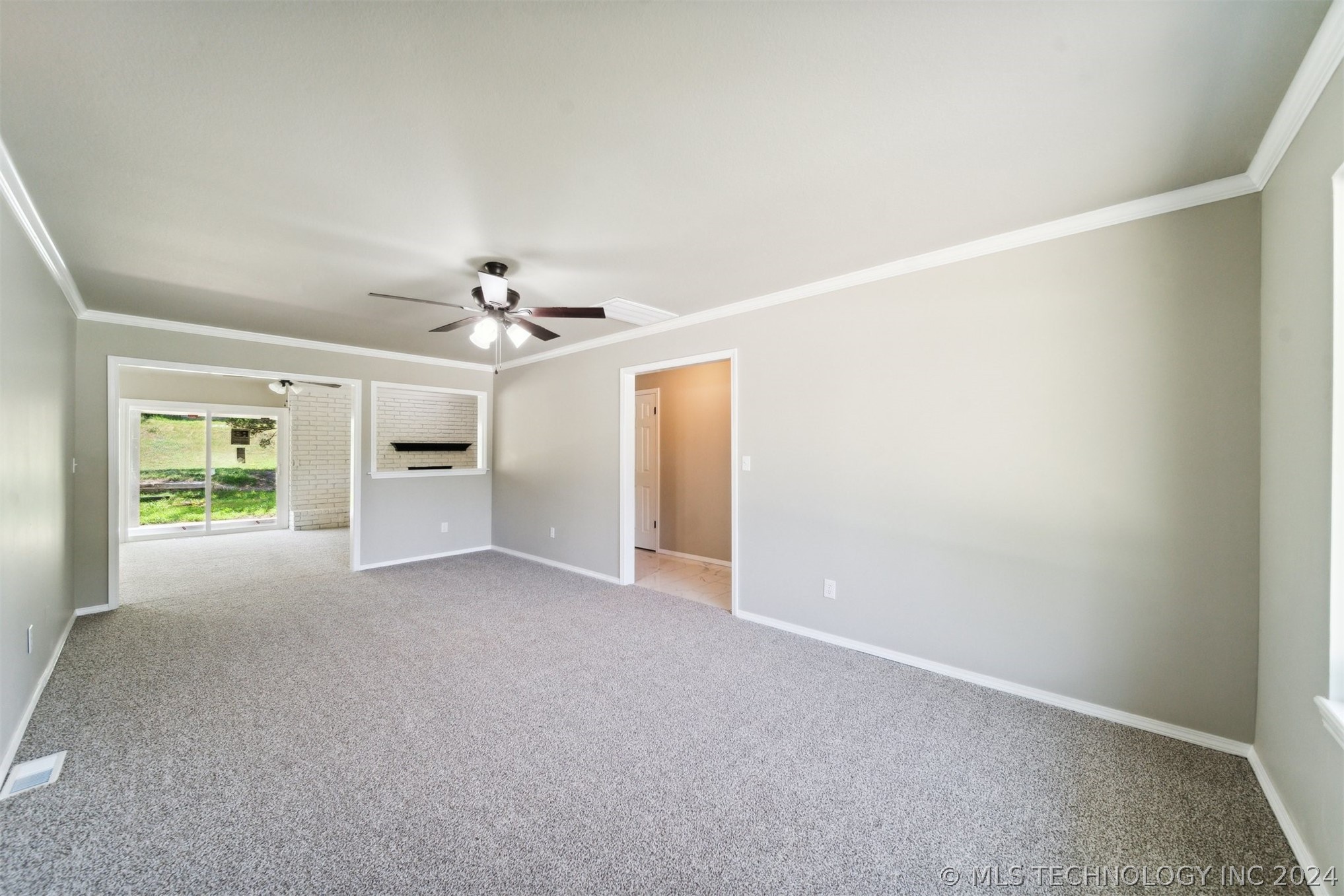 6005 S 76th Avenue E