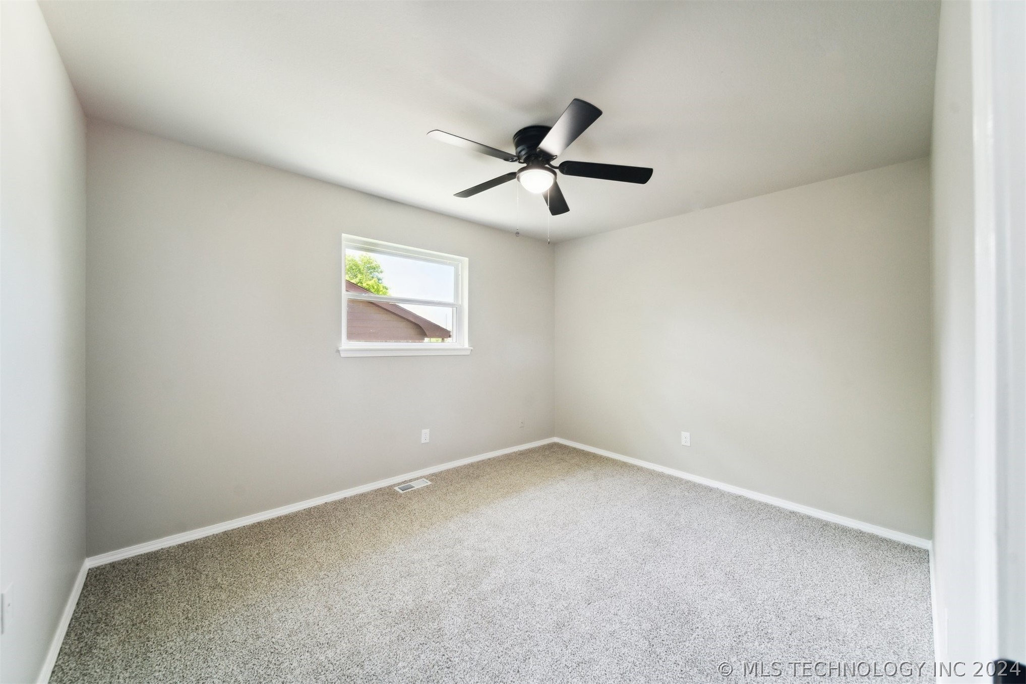 6005 S 76th Avenue E