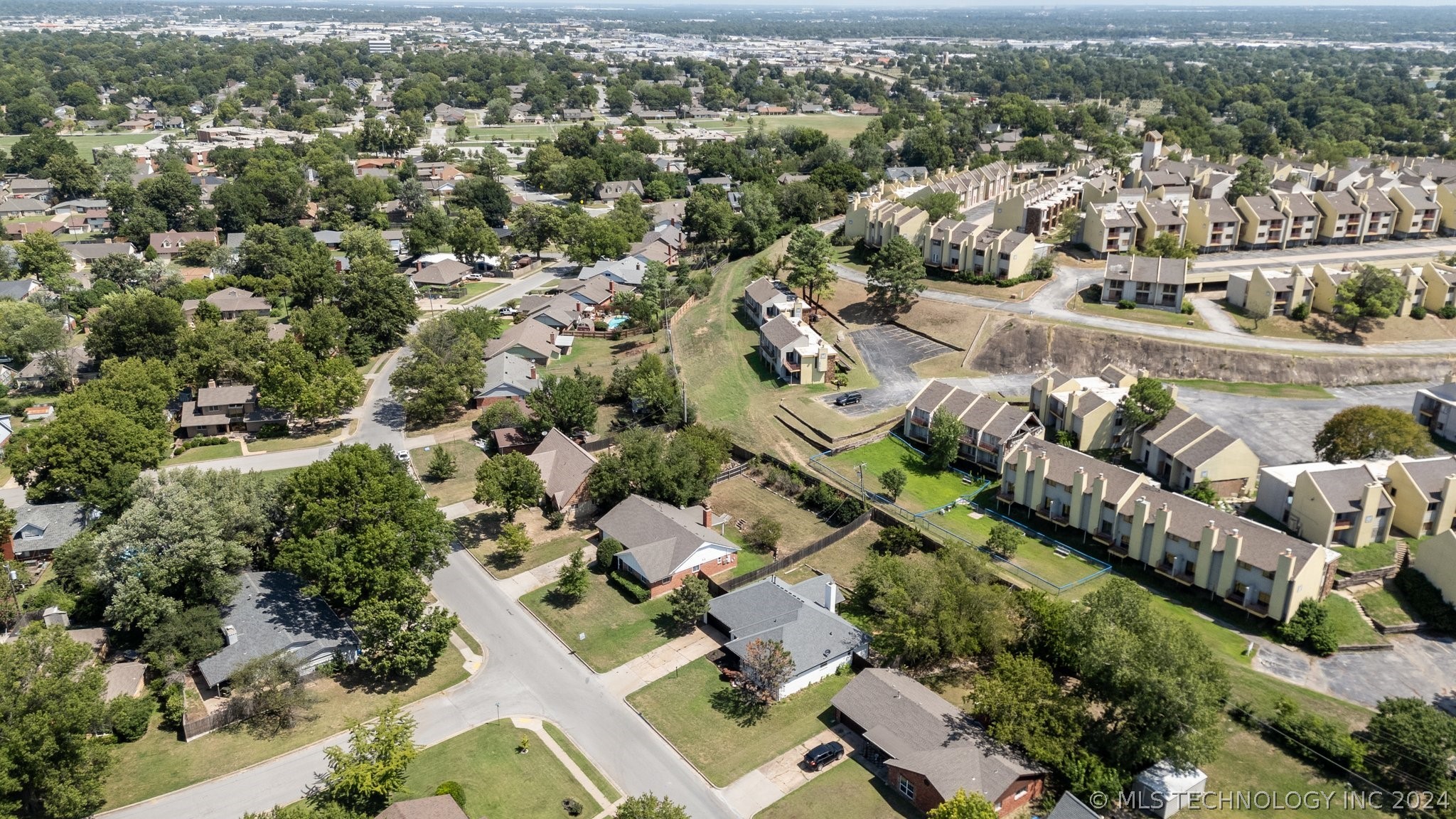 6005 S 76th Avenue E