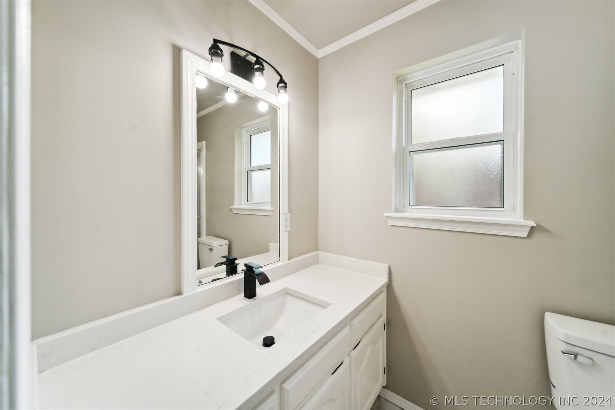 6005 S 76th Avenue E