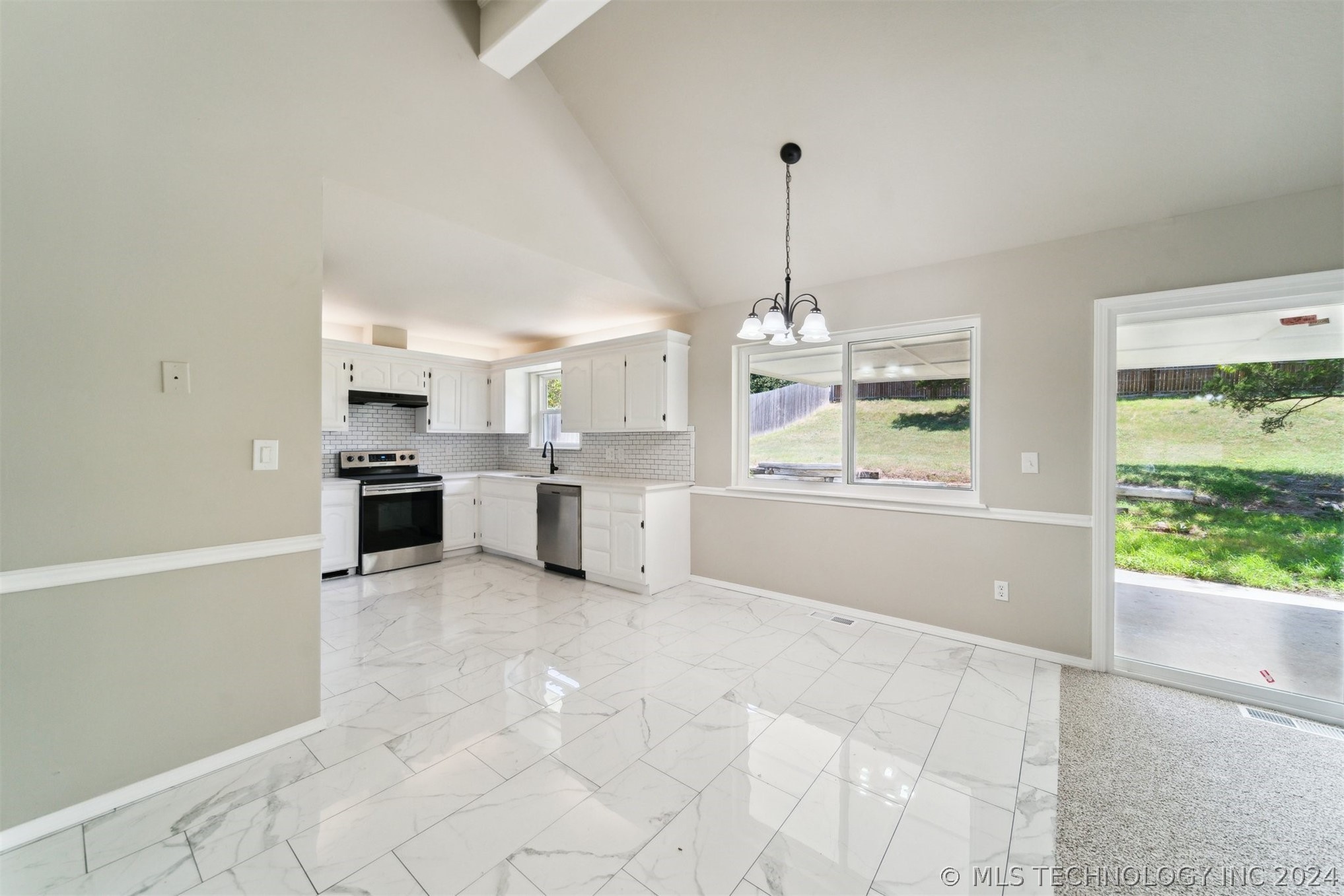 6005 S 76th Avenue E