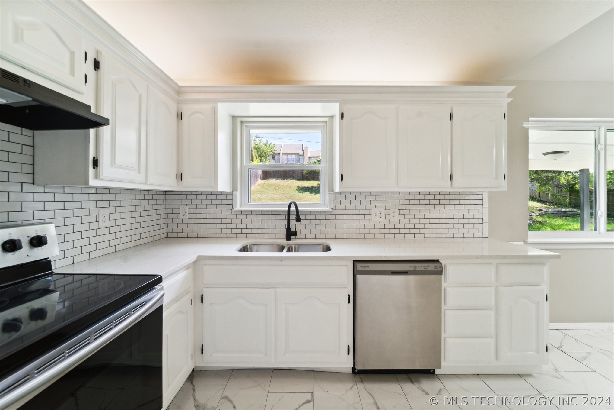 6005 S 76th Avenue E