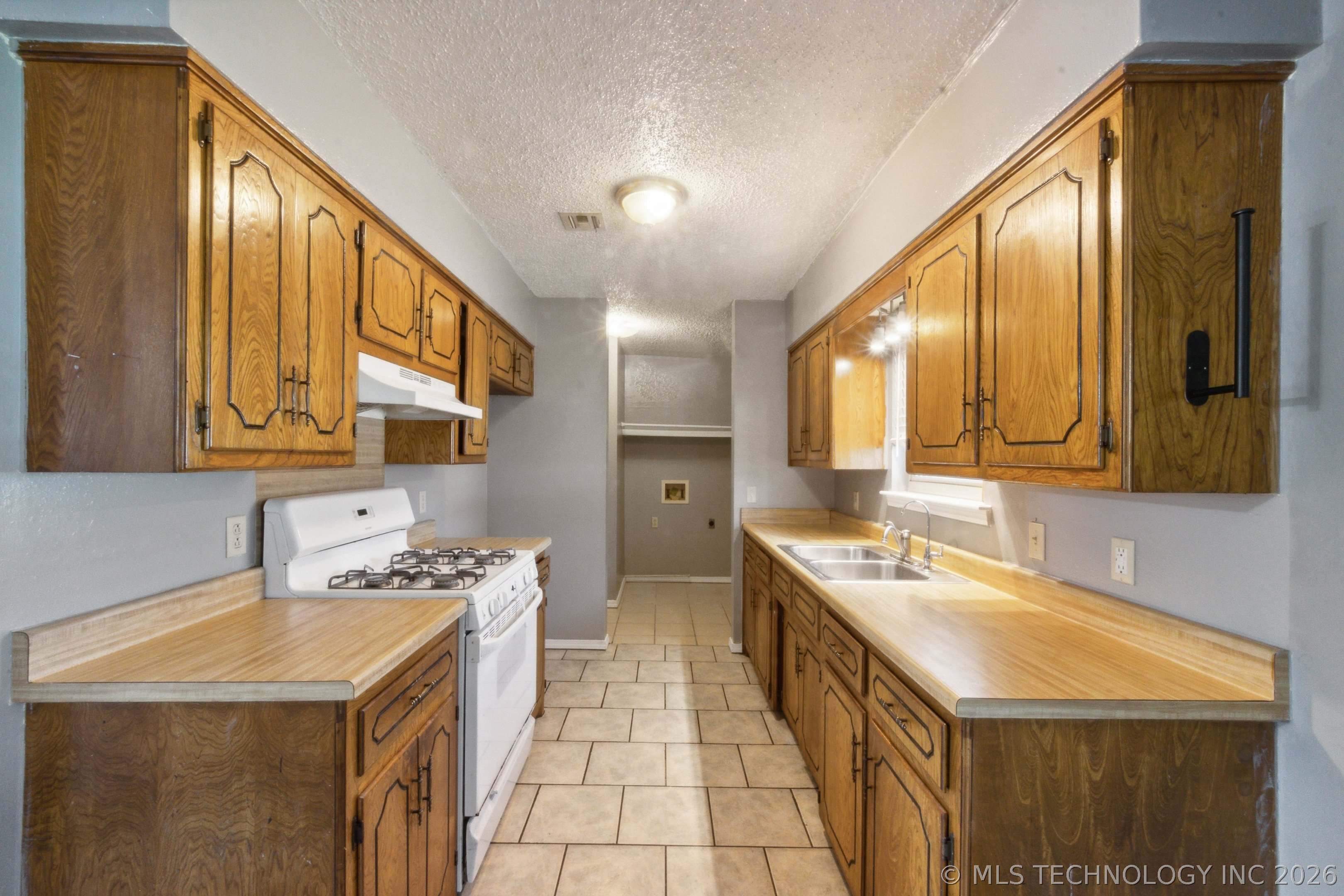 907 W 9th Street S