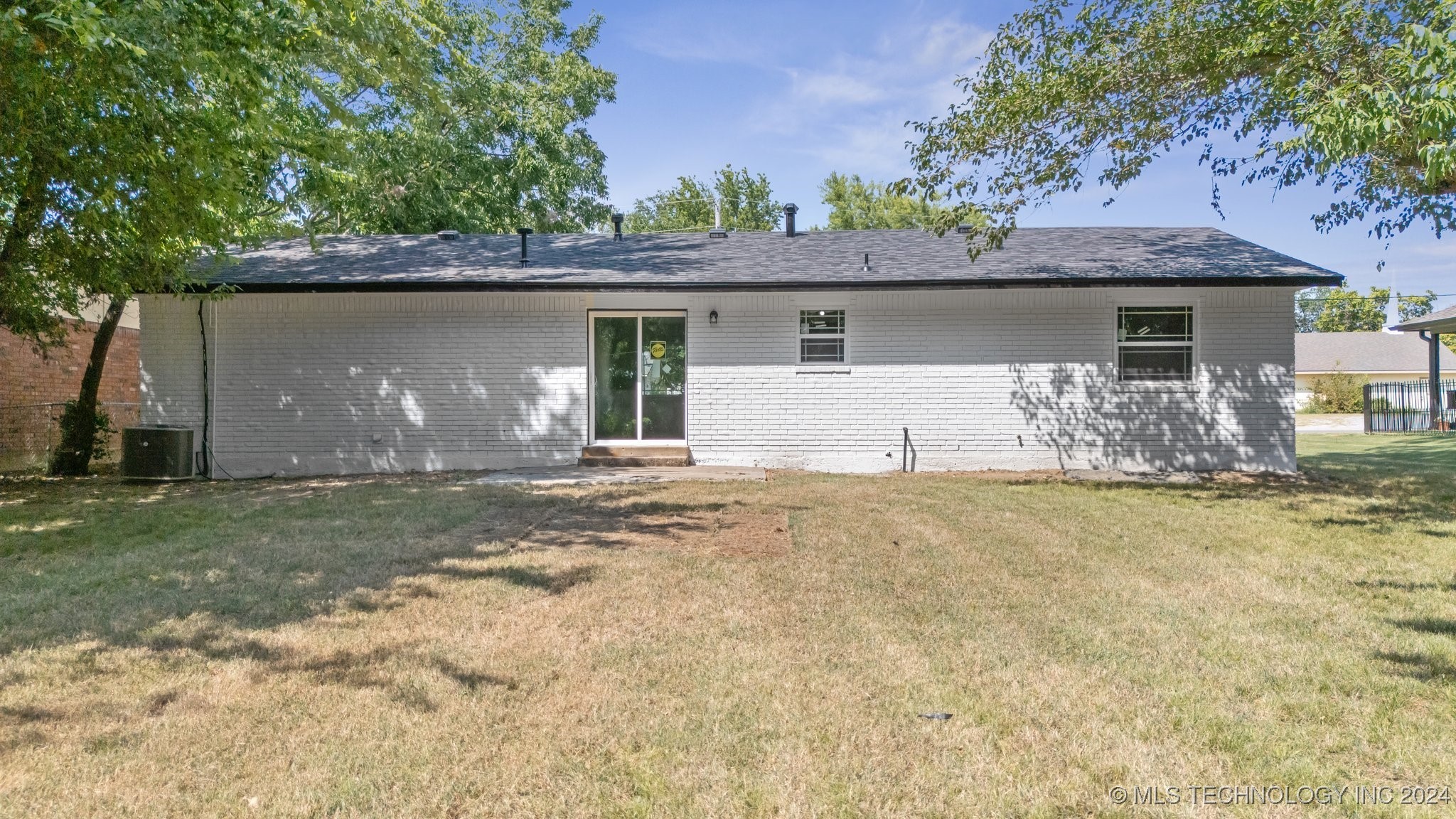 909 W 6th Street