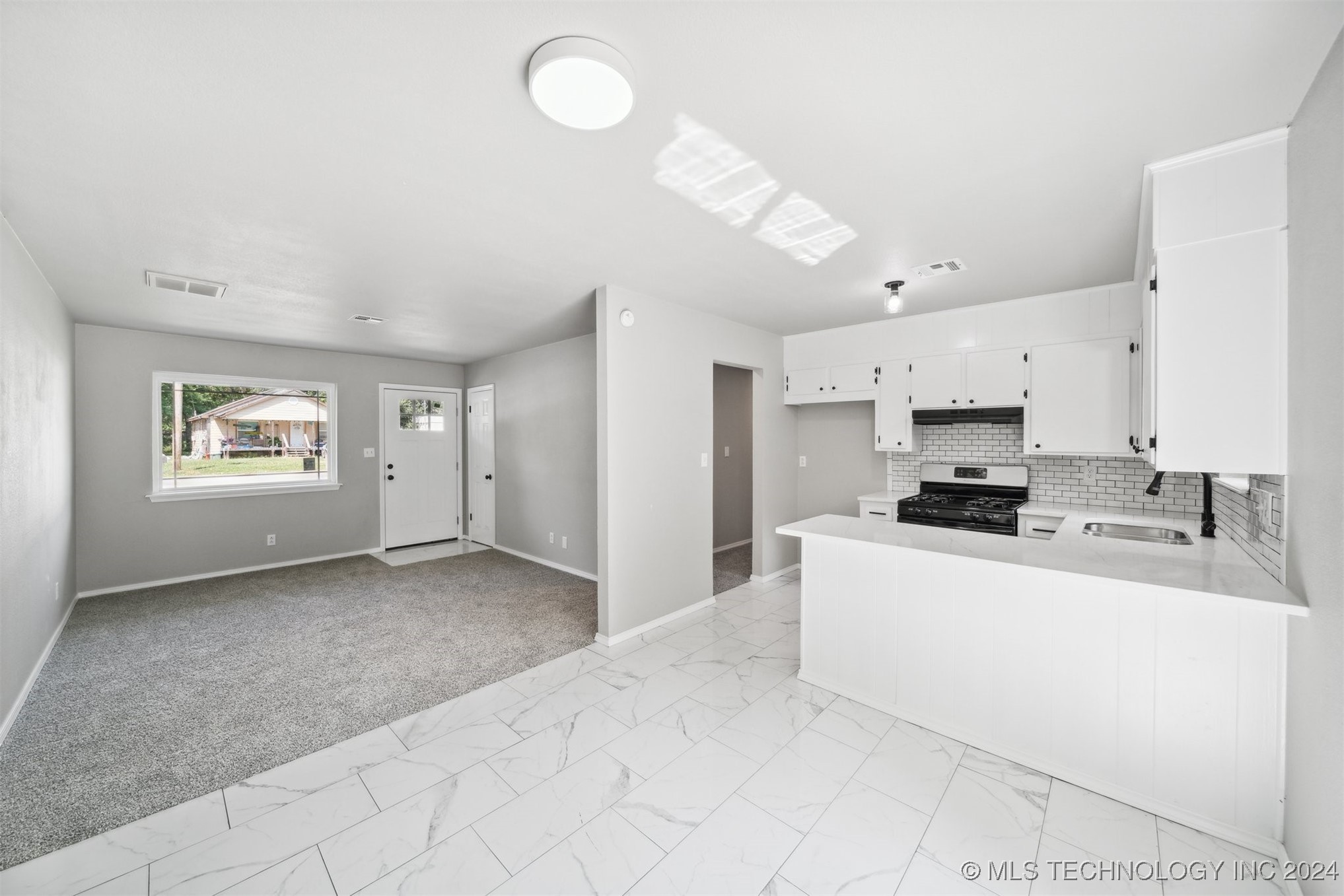 909 W 6th Street