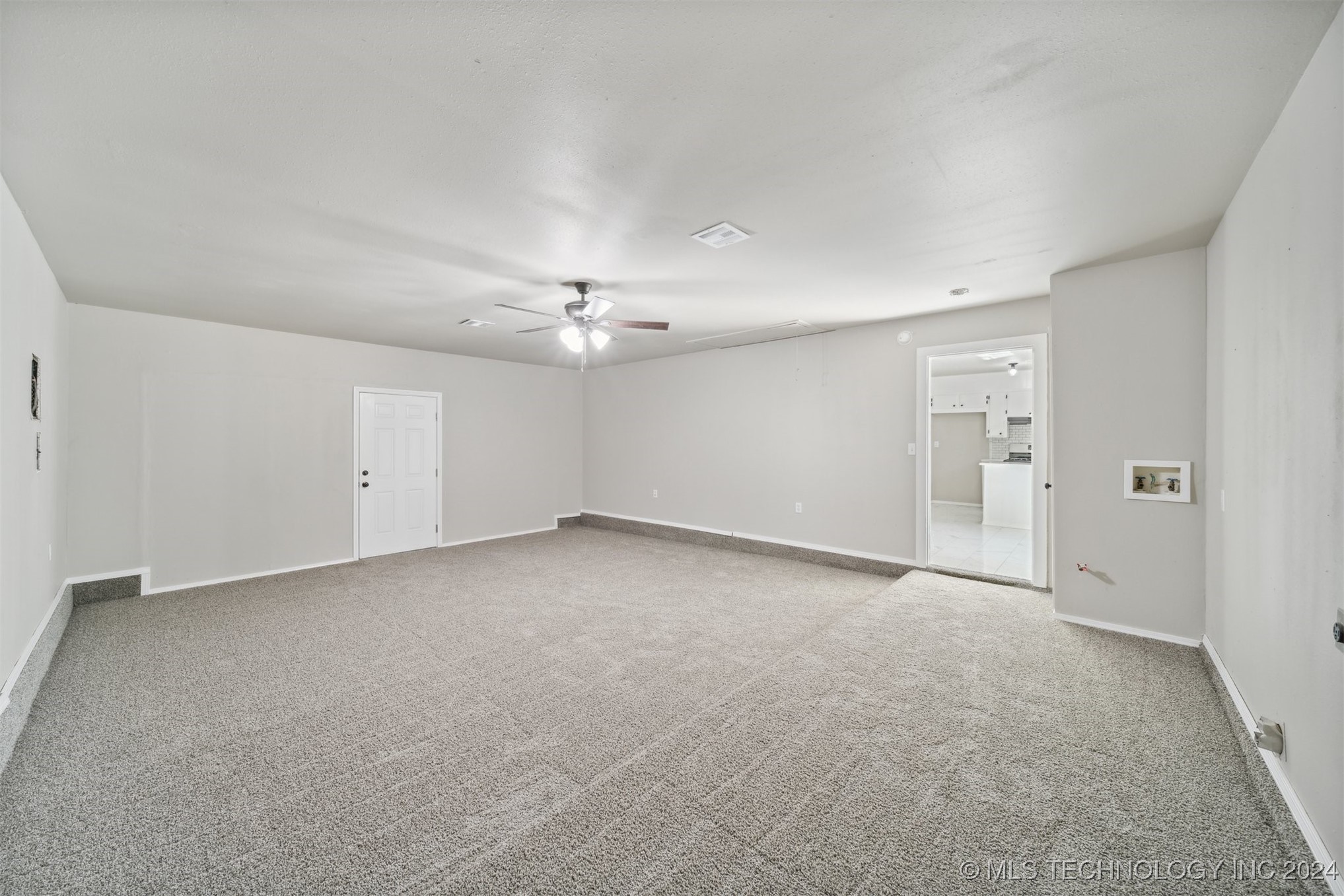 909 W 6th Street