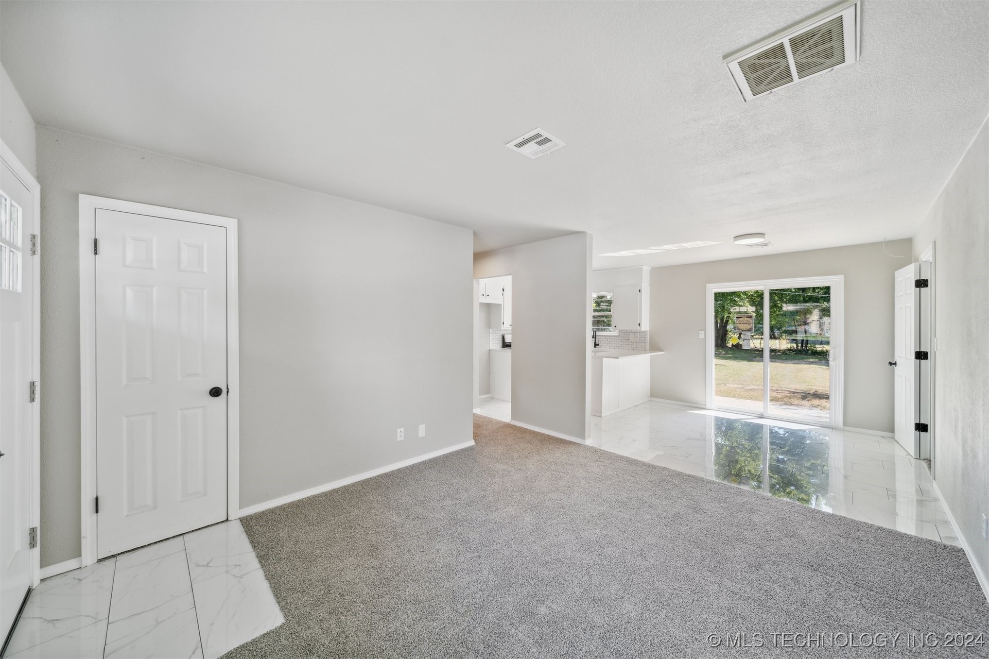 909 W 6th Street