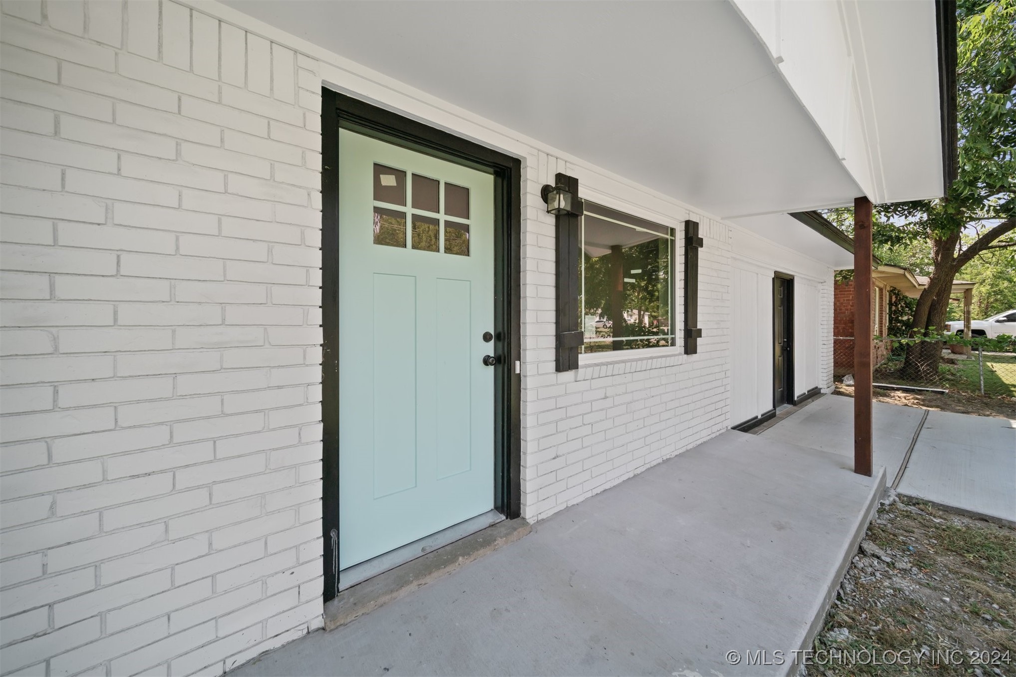 909 W 6th Street