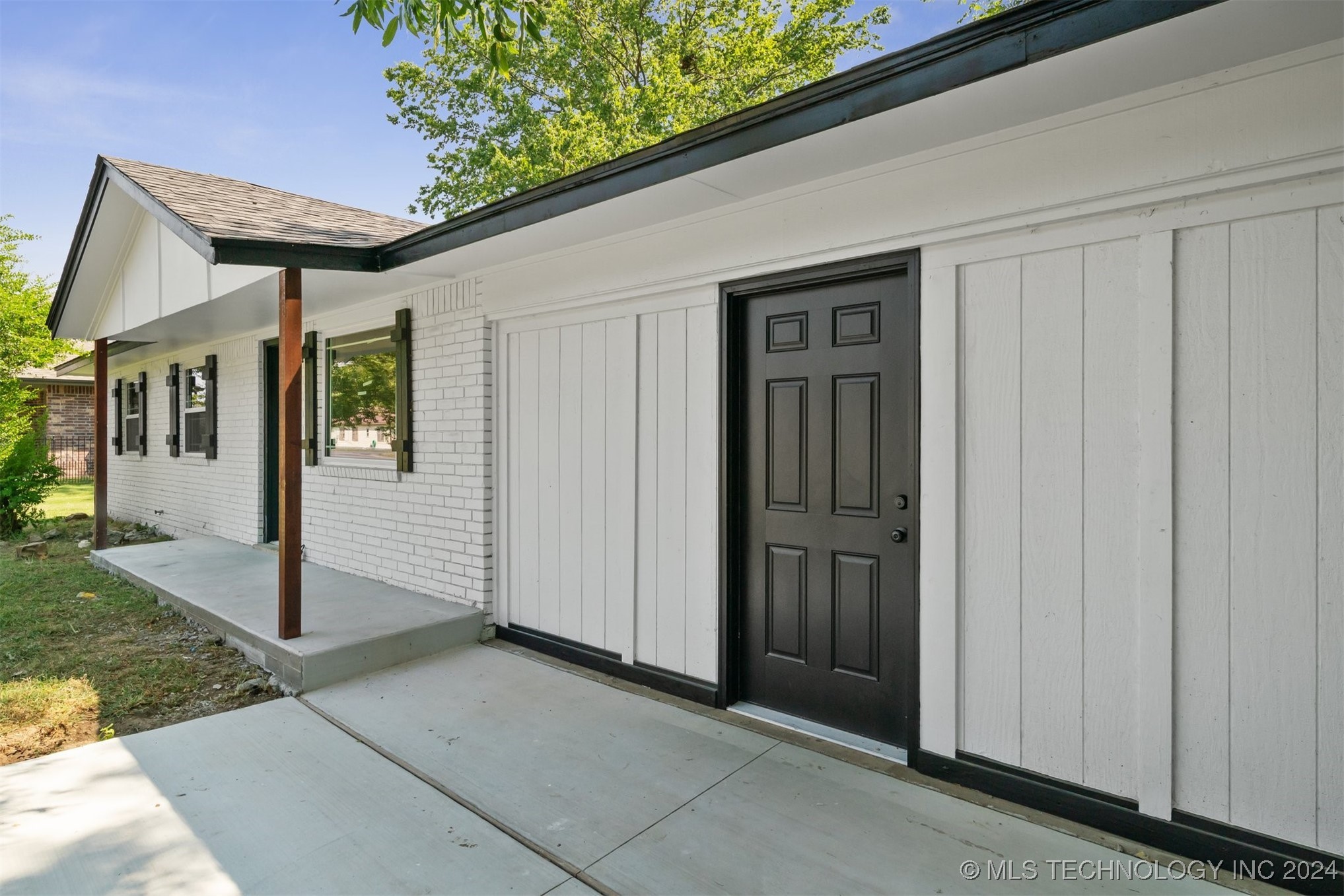 909 W 6th Street