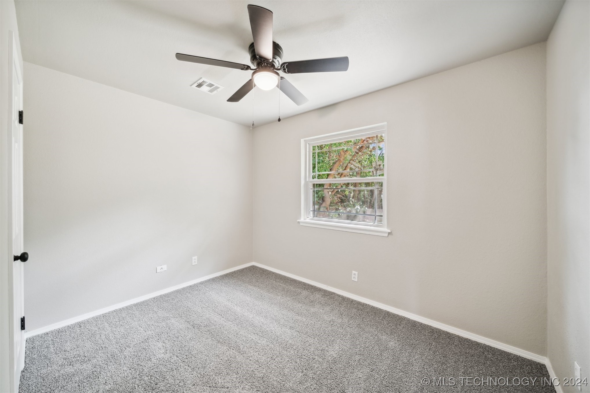 909 W 6th Street