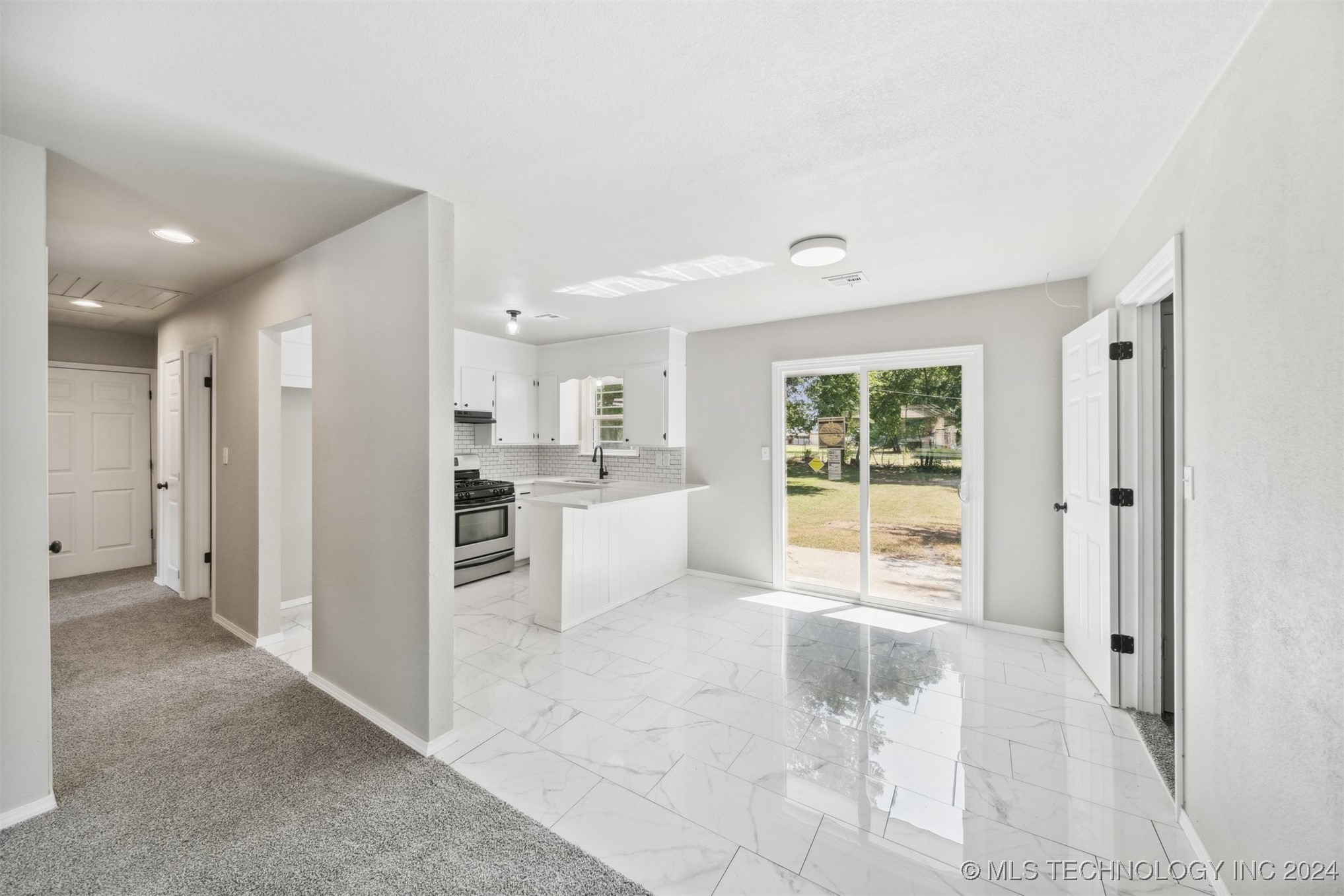 909 W 6th Street