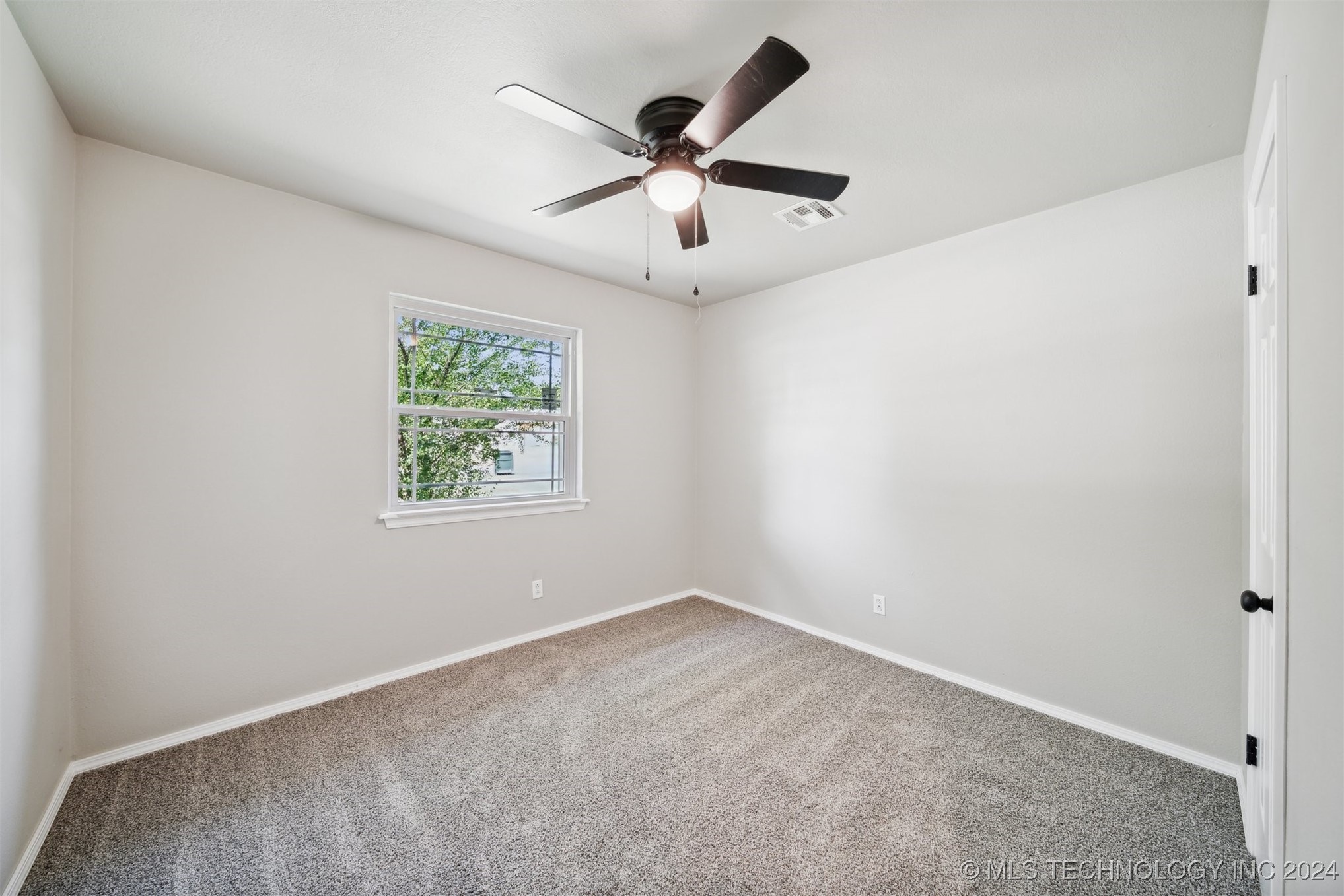 909 W 6th Street