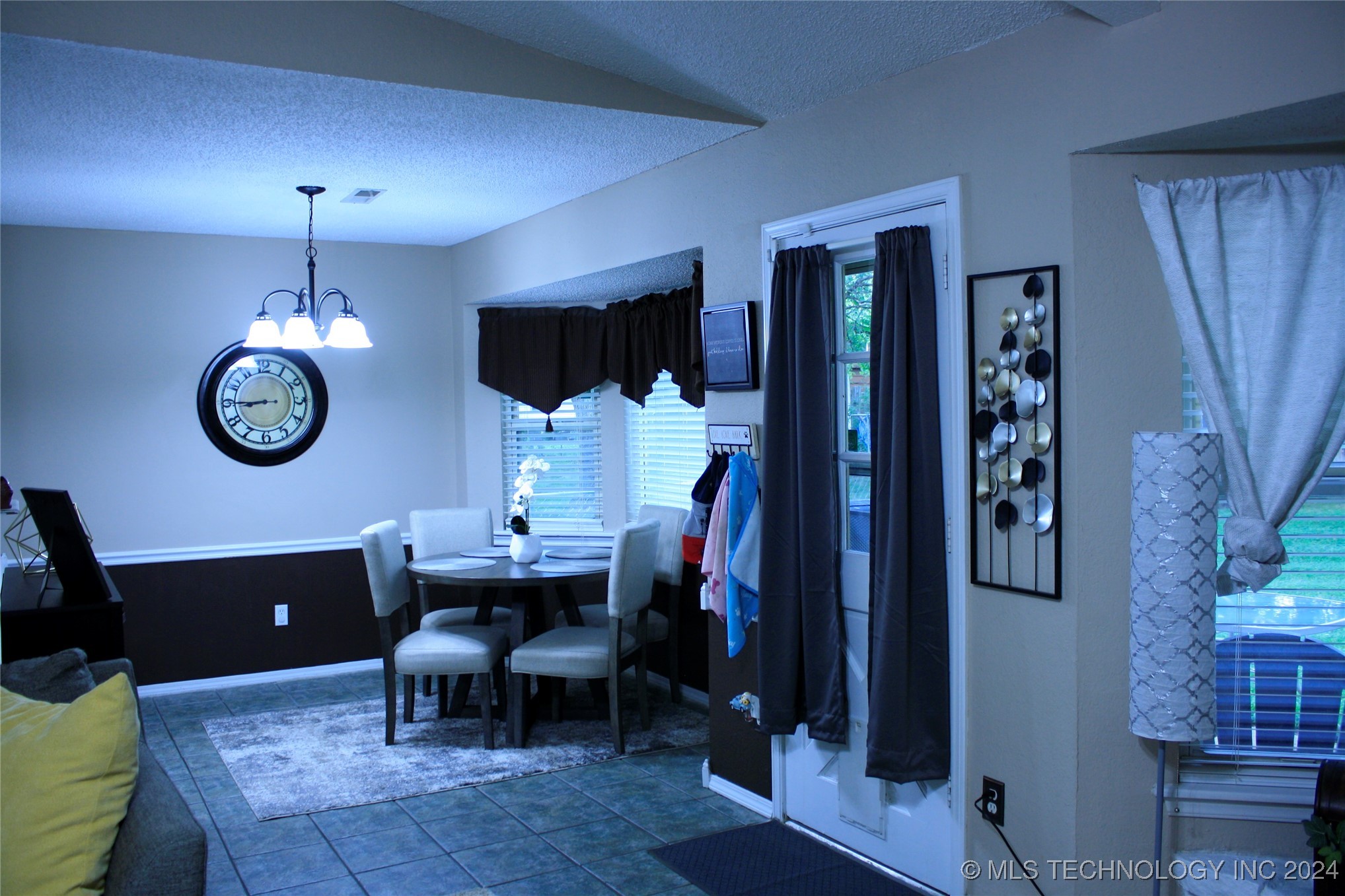 1908 W Fulton Street