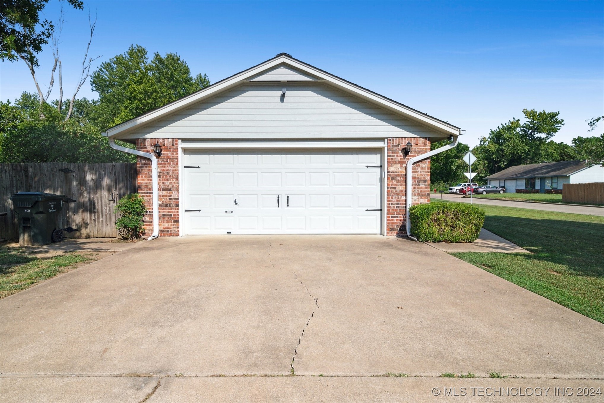804 W 23rd Place N