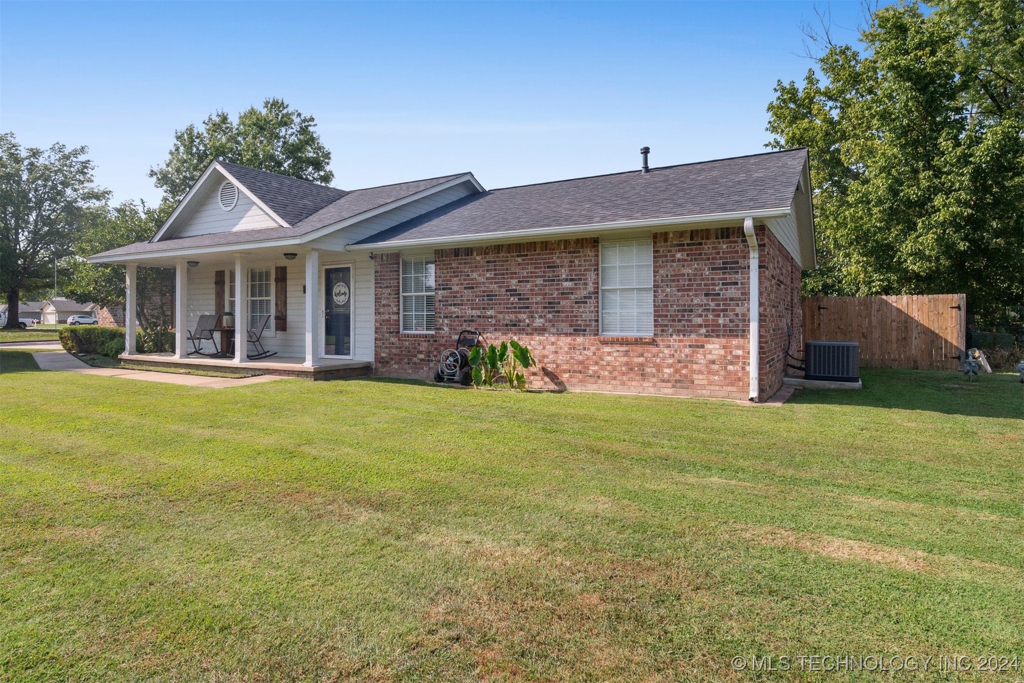 804 W 23rd Place N