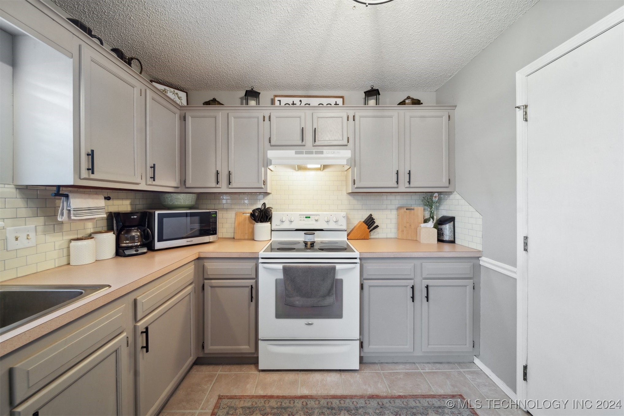 804 W 23rd Place N