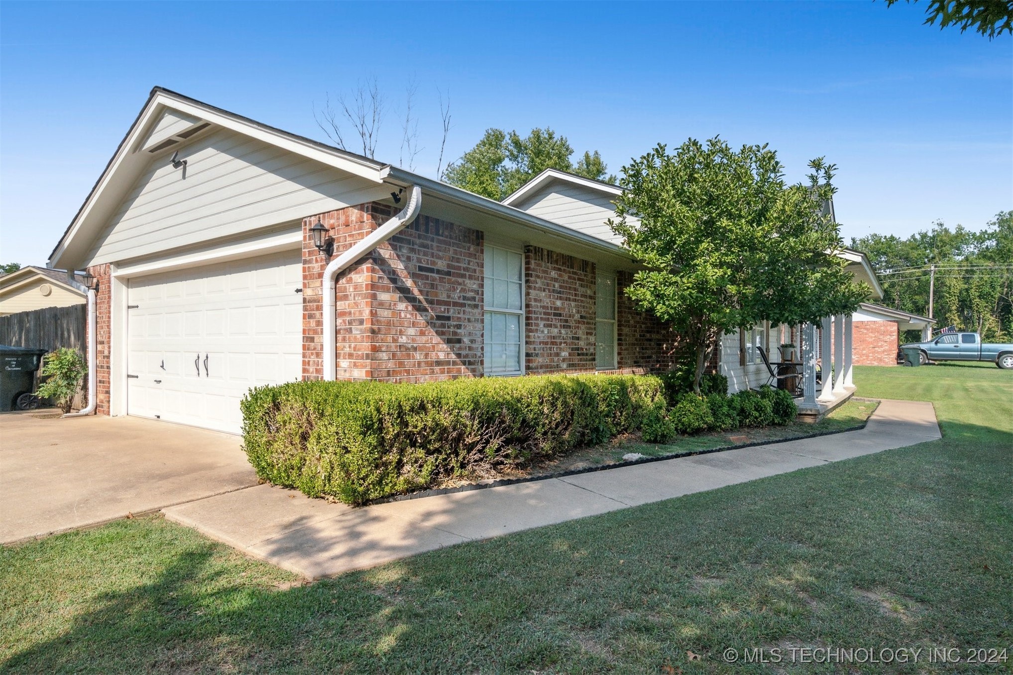 804 W 23rd Place N