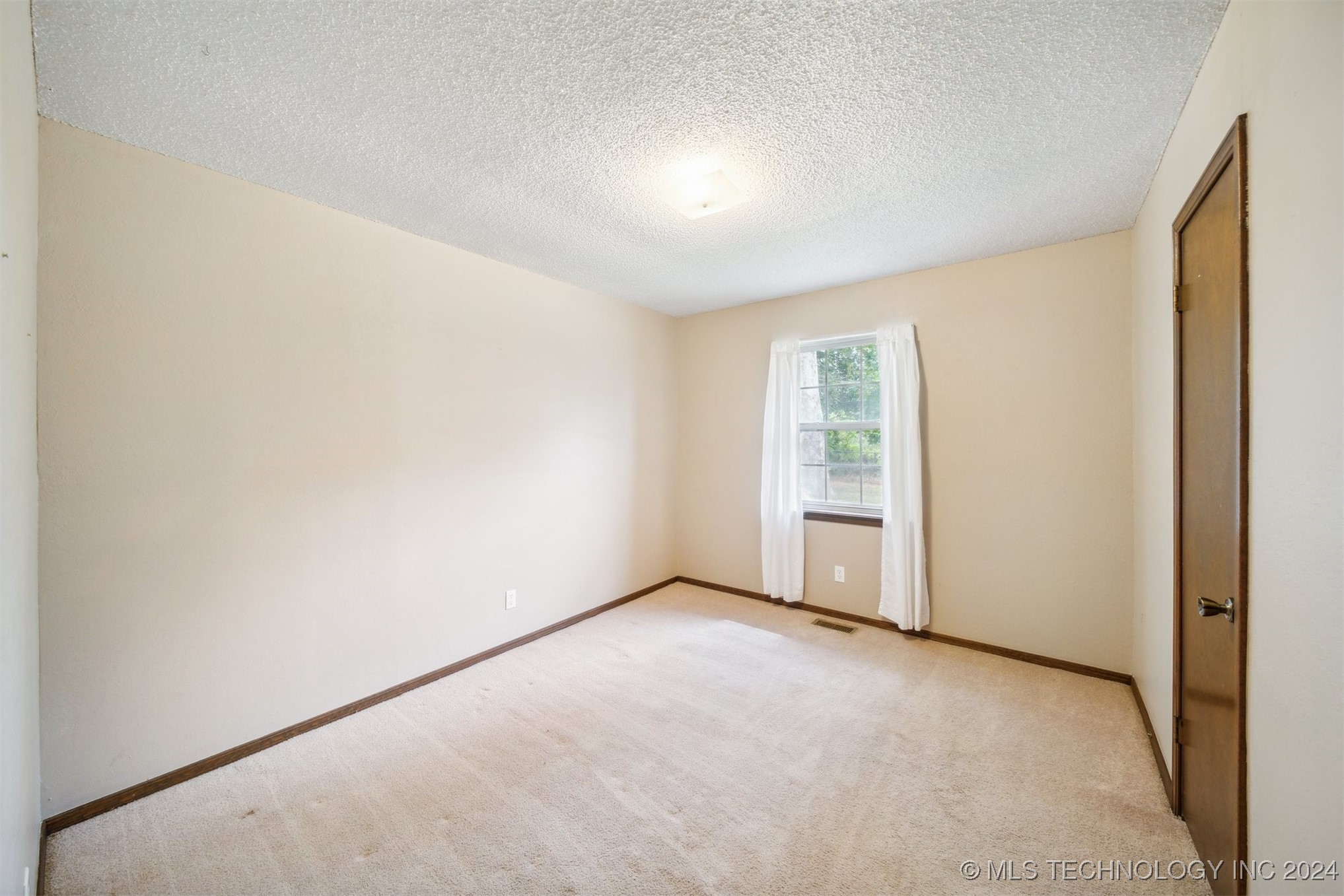 1102 S Wewoka Avenue