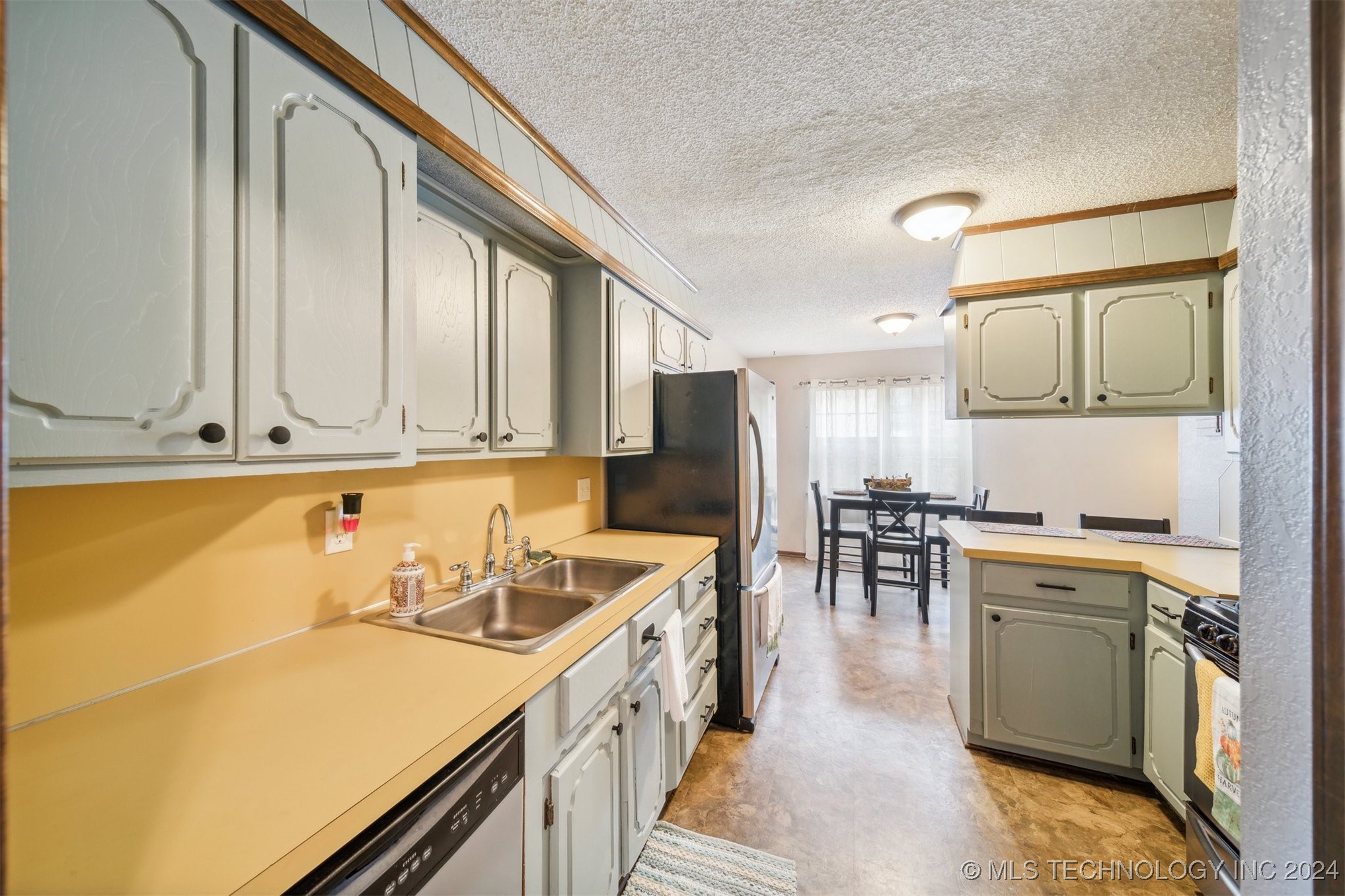 1102 S Wewoka Avenue