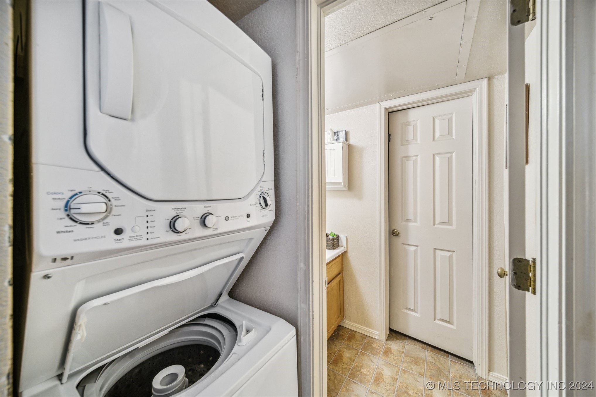 6639 S Victor Avenue S GG213