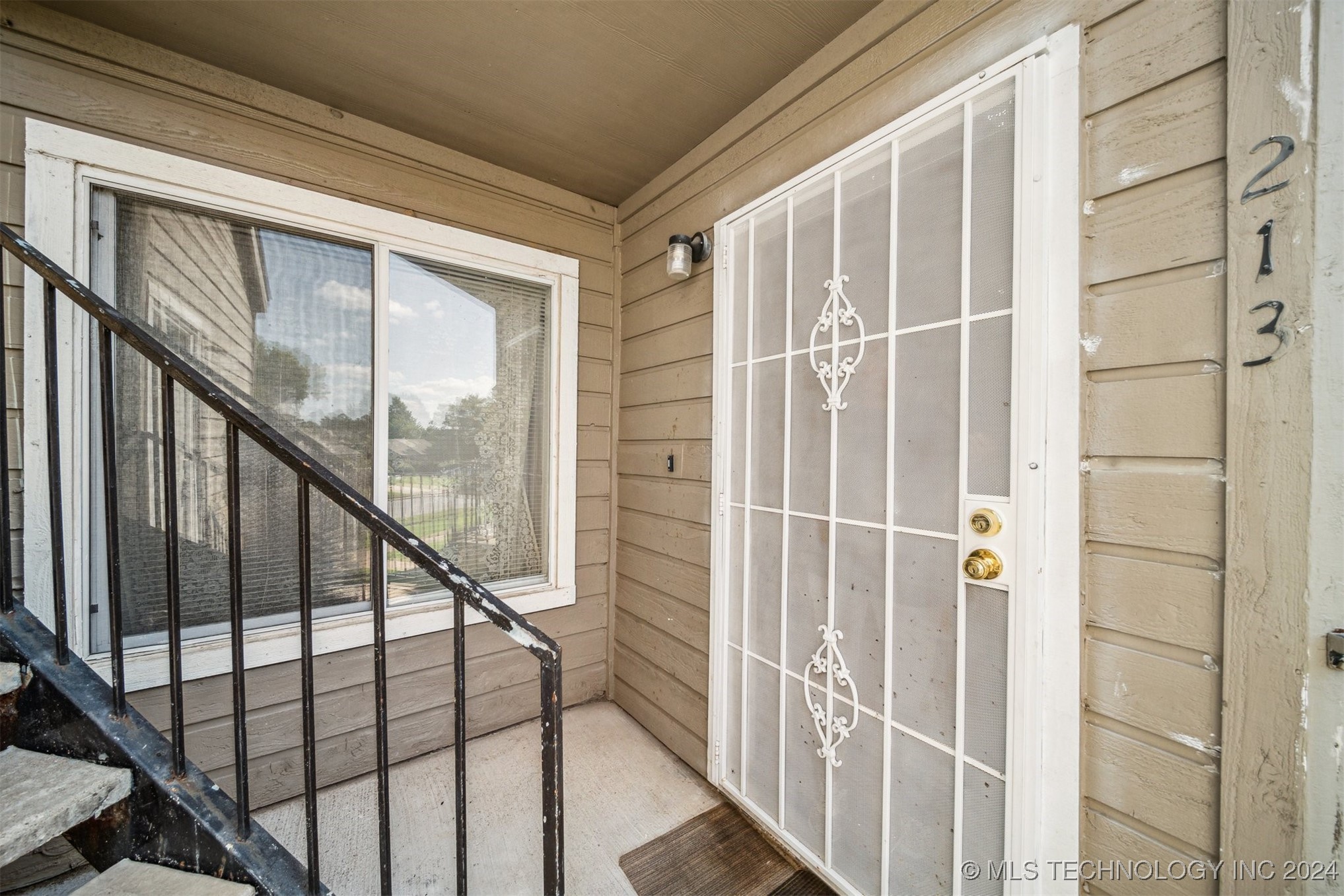 6639 S Victor Avenue S GG213