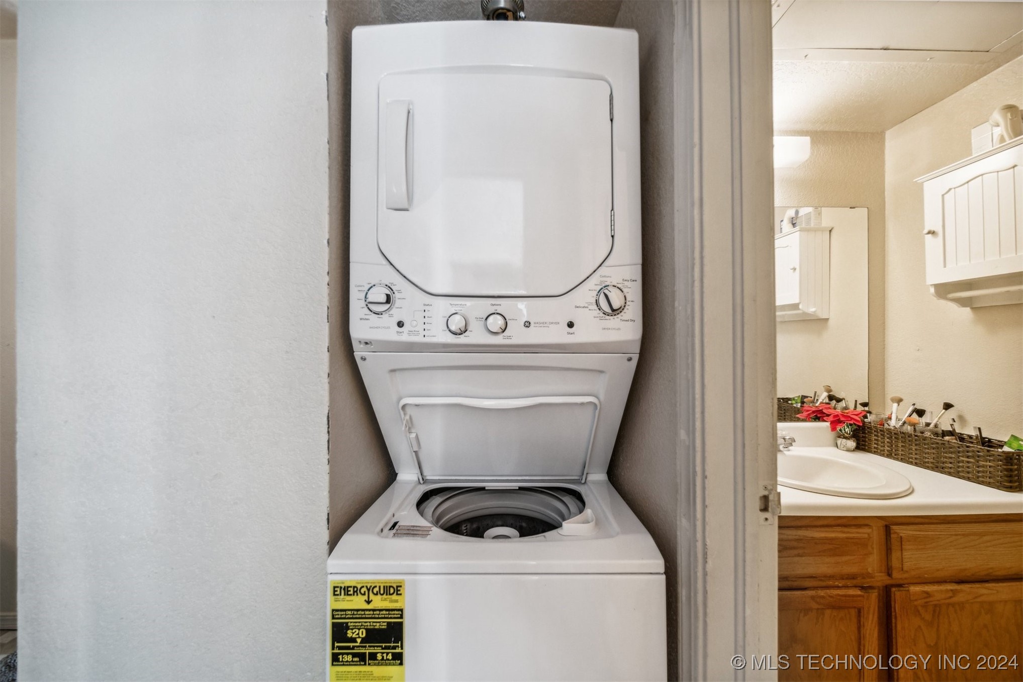 6639 S Victor Avenue S GG213