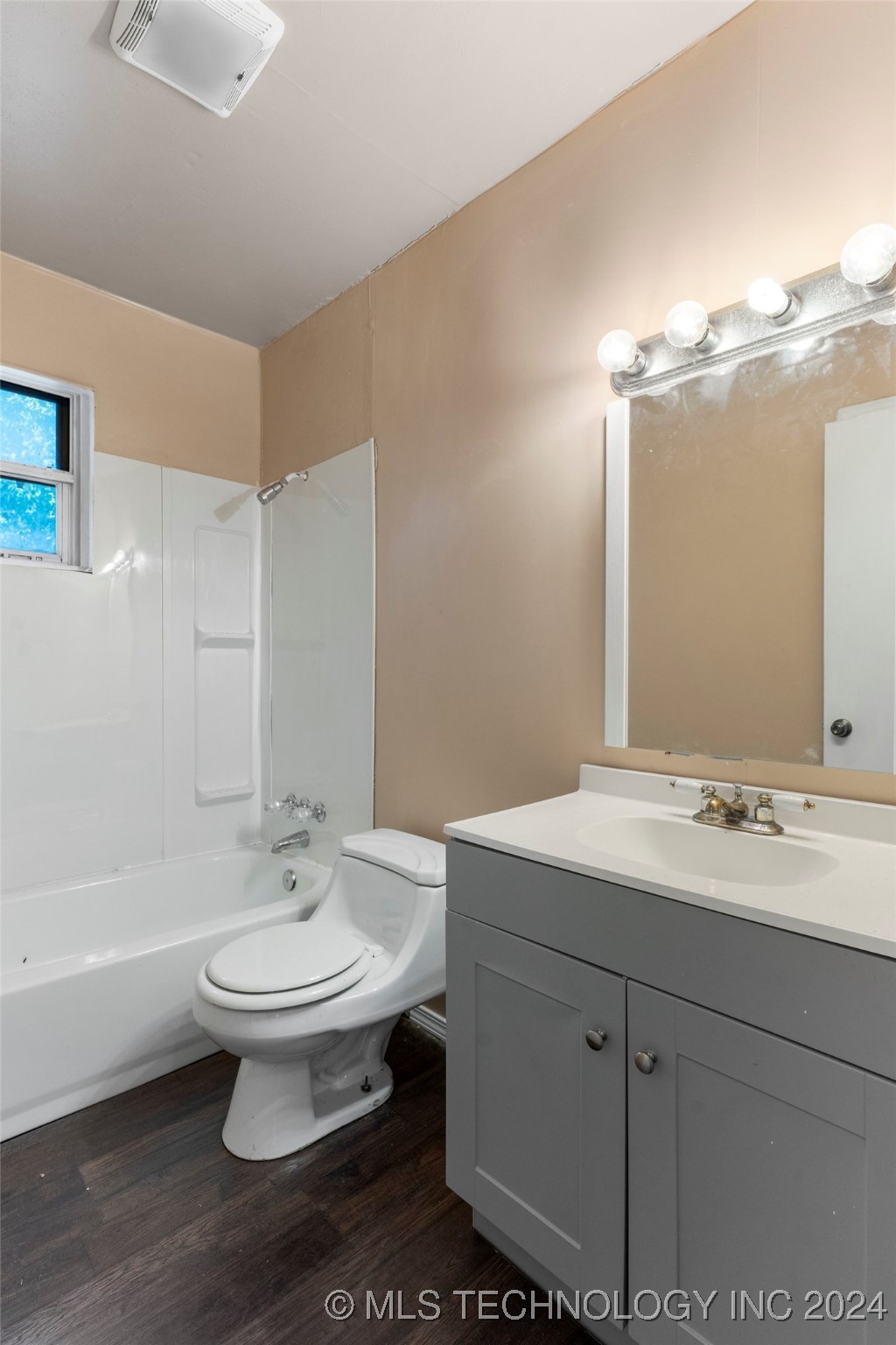 12118 N 129th East Avenue