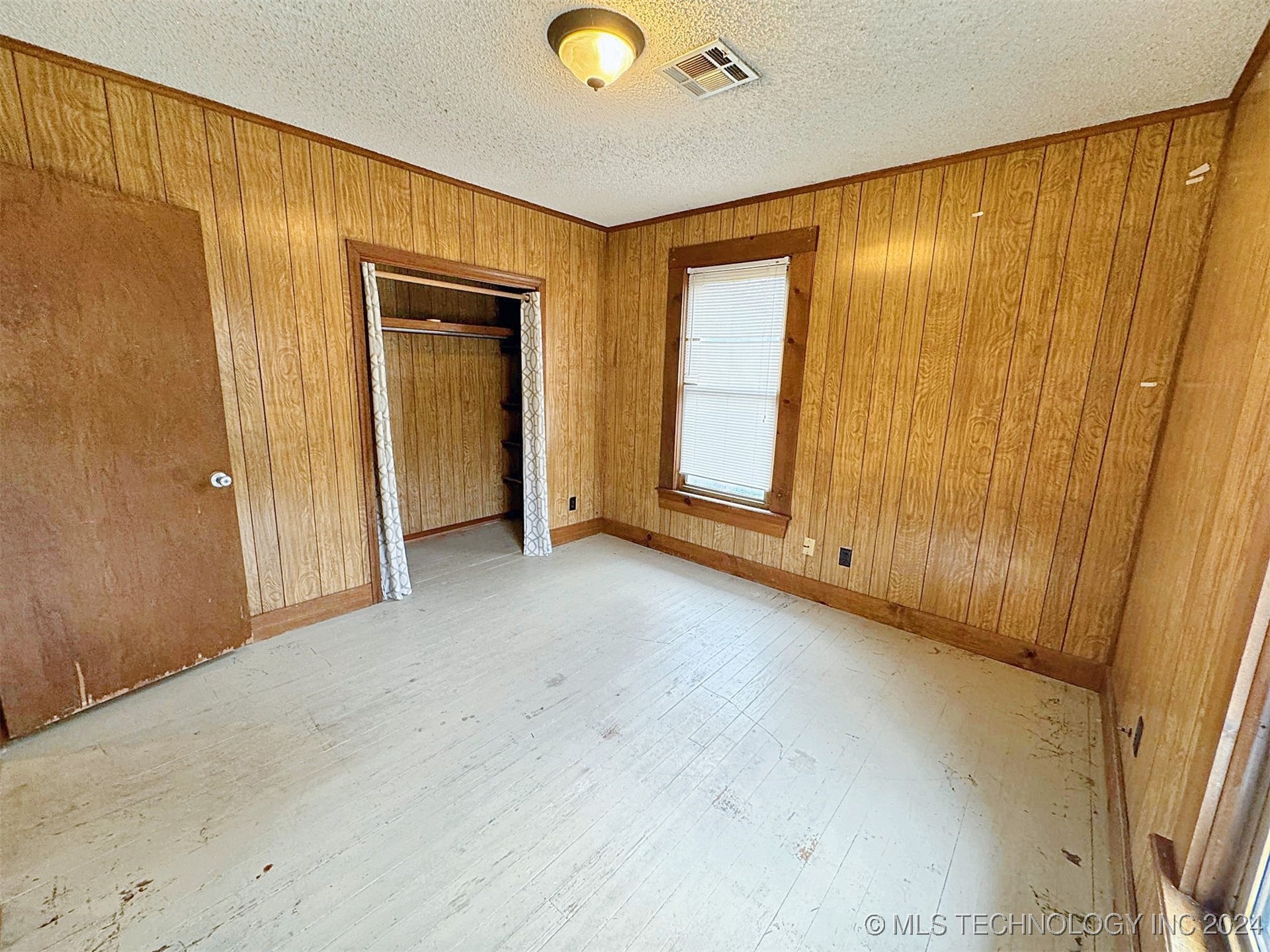 411 N Oak Avenue