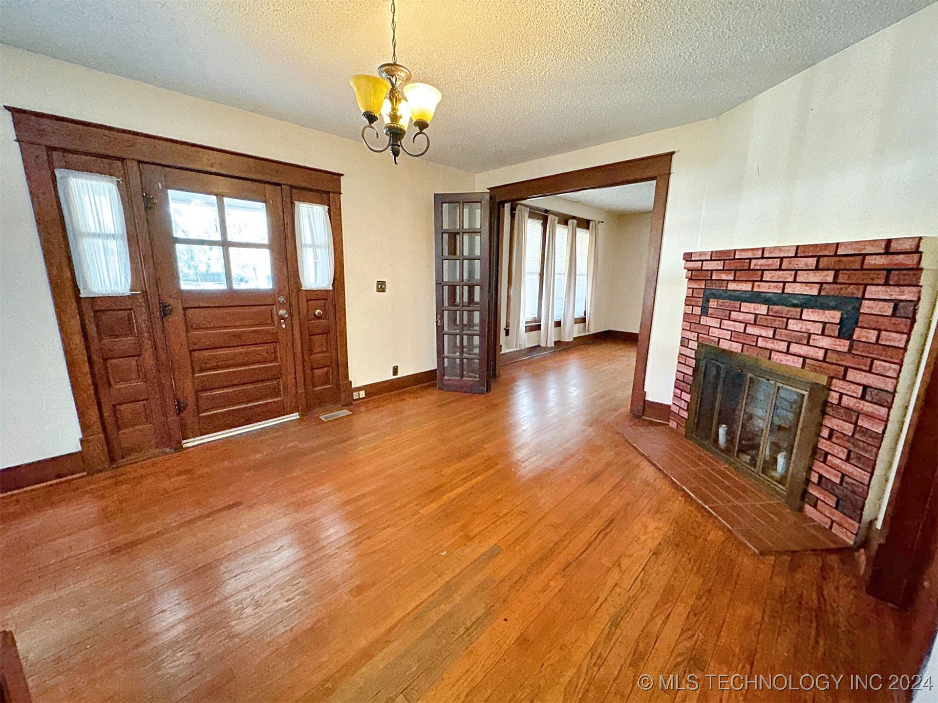 411 N Oak Avenue