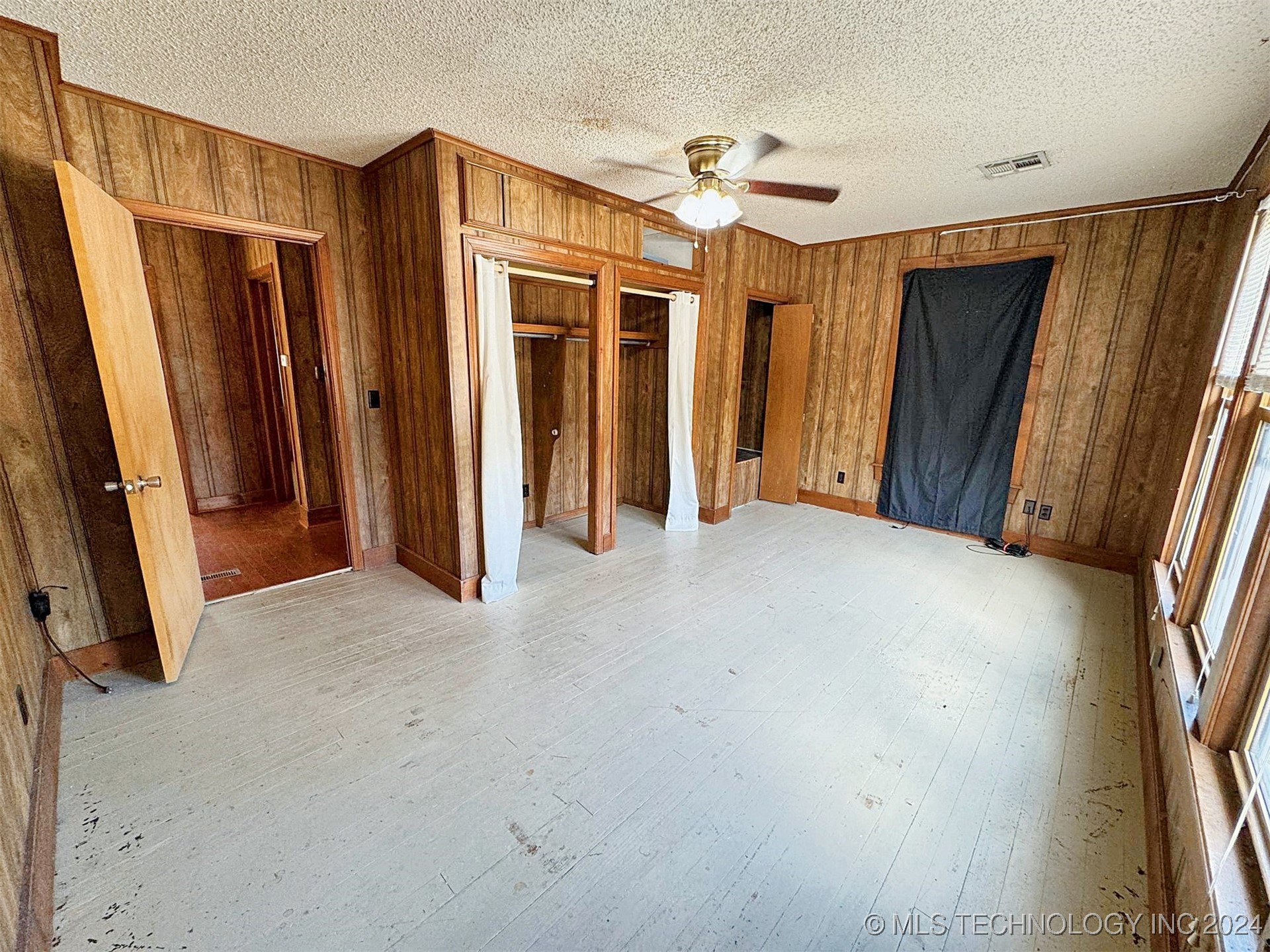 411 N Oak Avenue