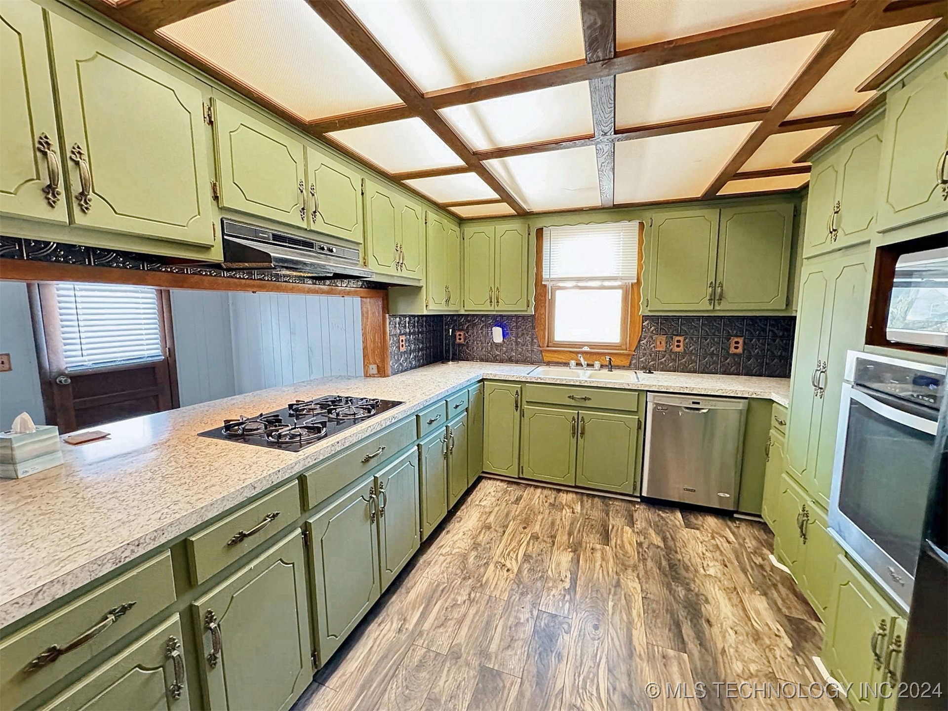 411 N Oak Avenue