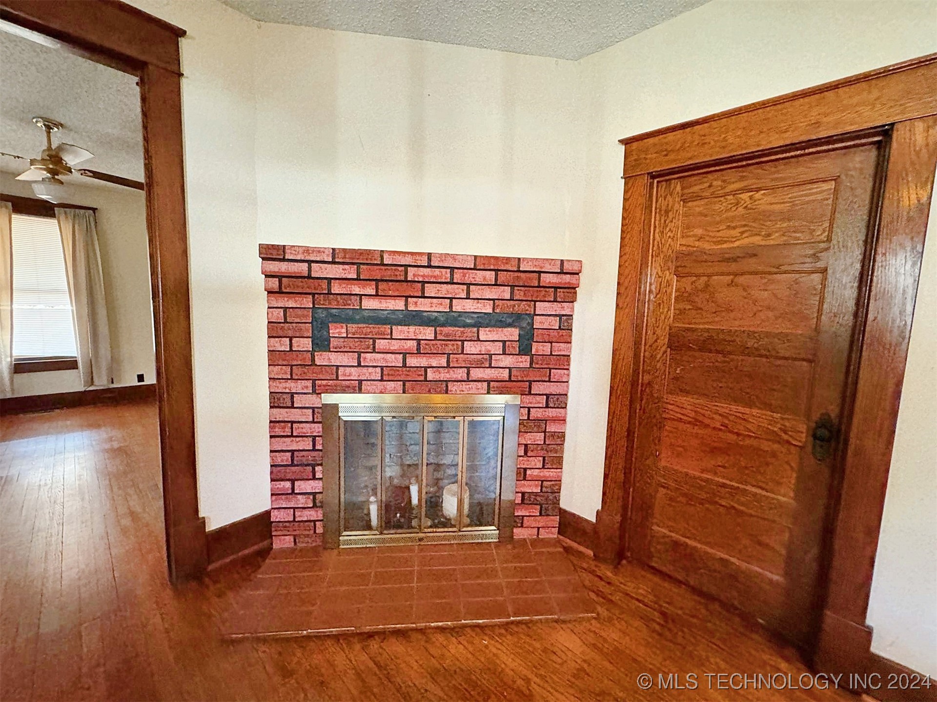 411 N Oak Avenue