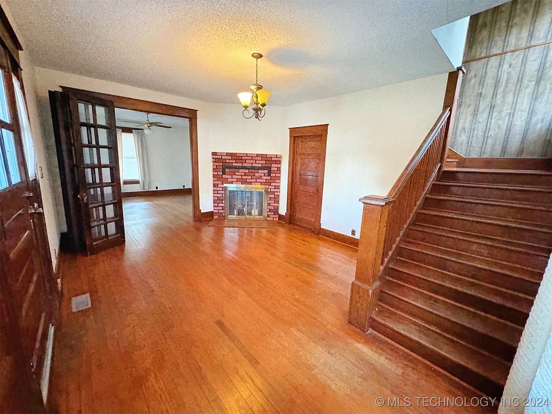 411 N Oak Avenue