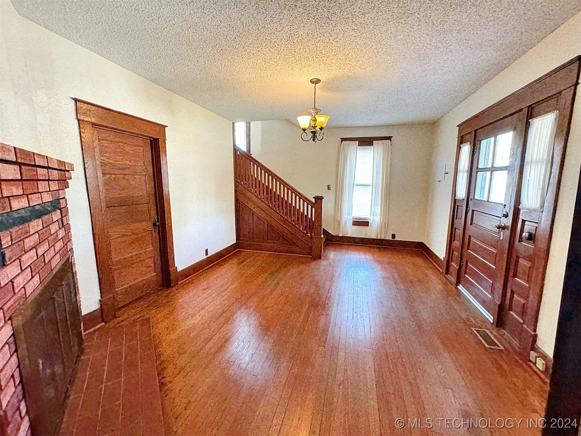 411 N Oak Avenue