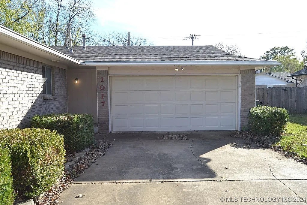 1017 W 17 Street