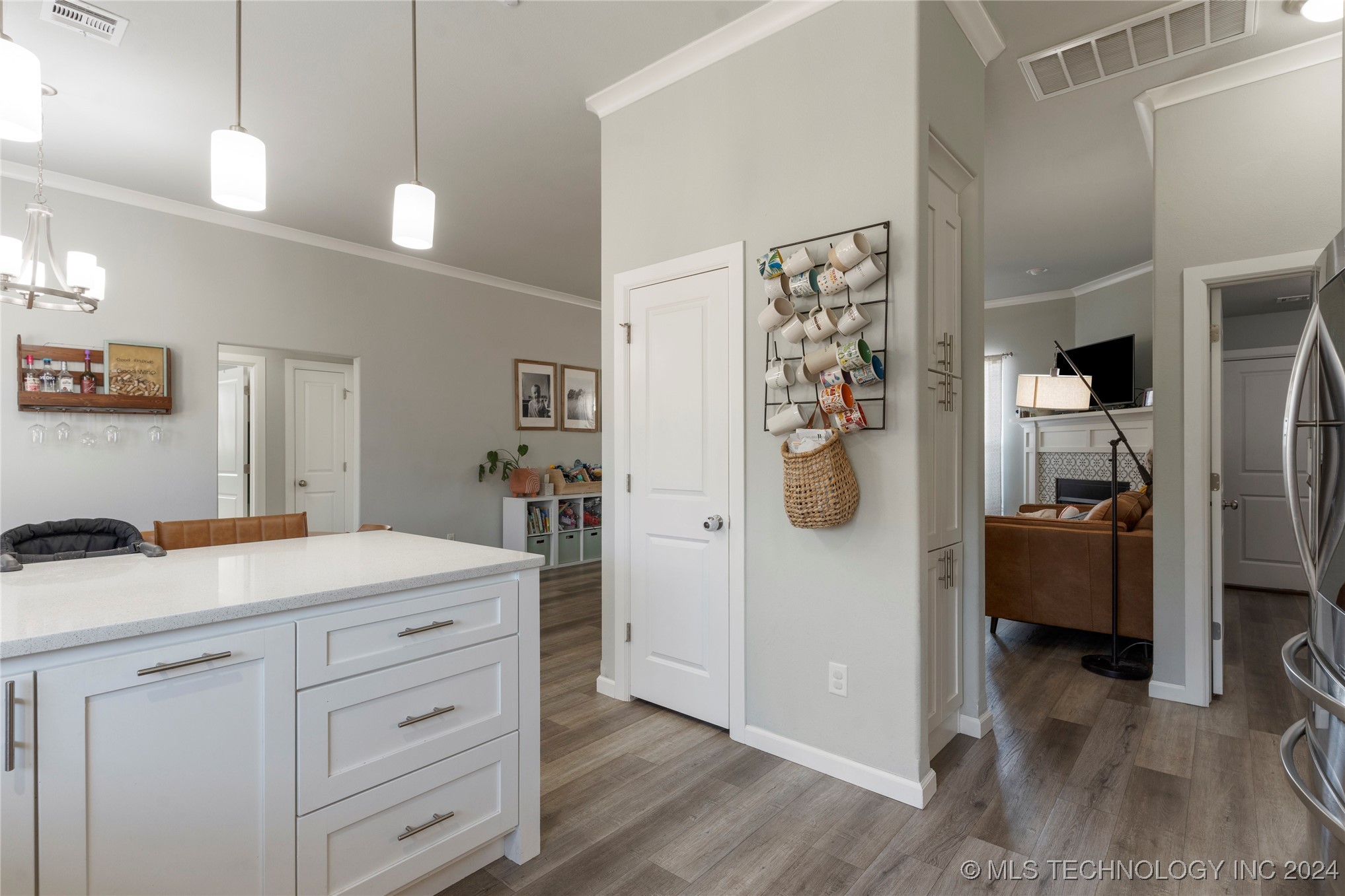 313 S 48th Court