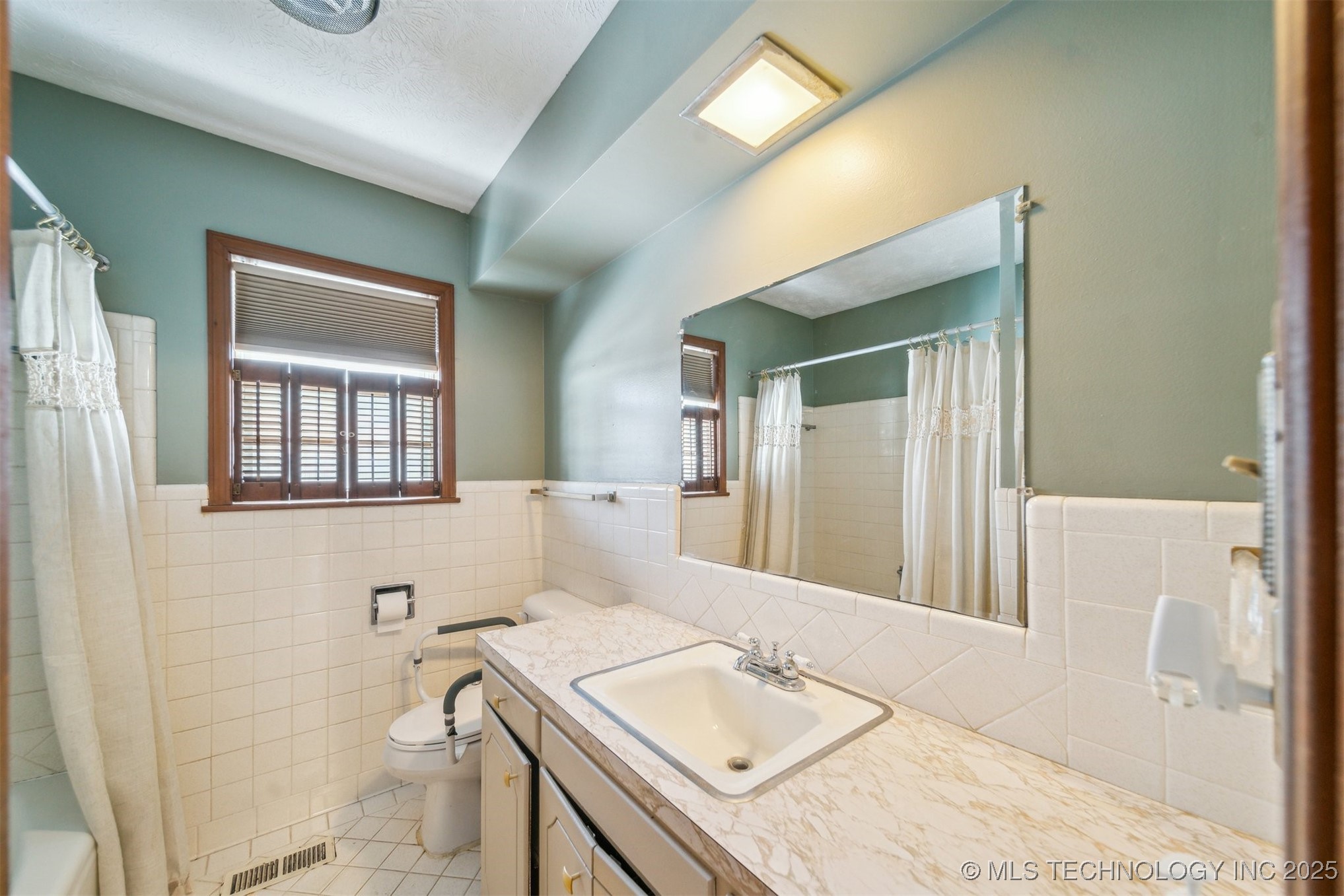 312 E 16th Street