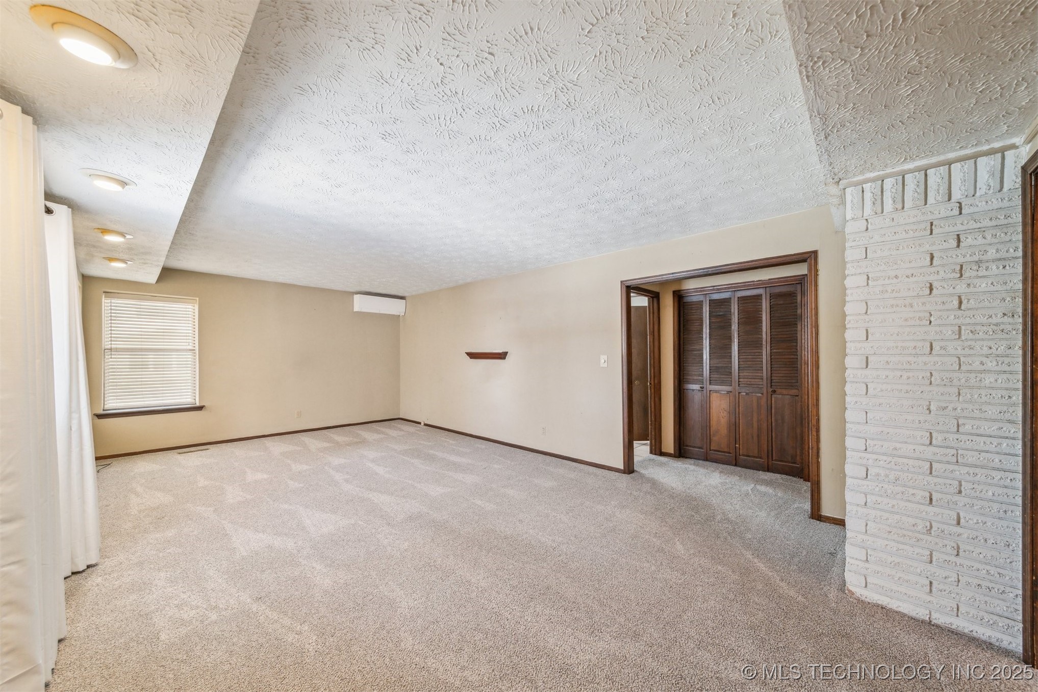 312 E 16th Street