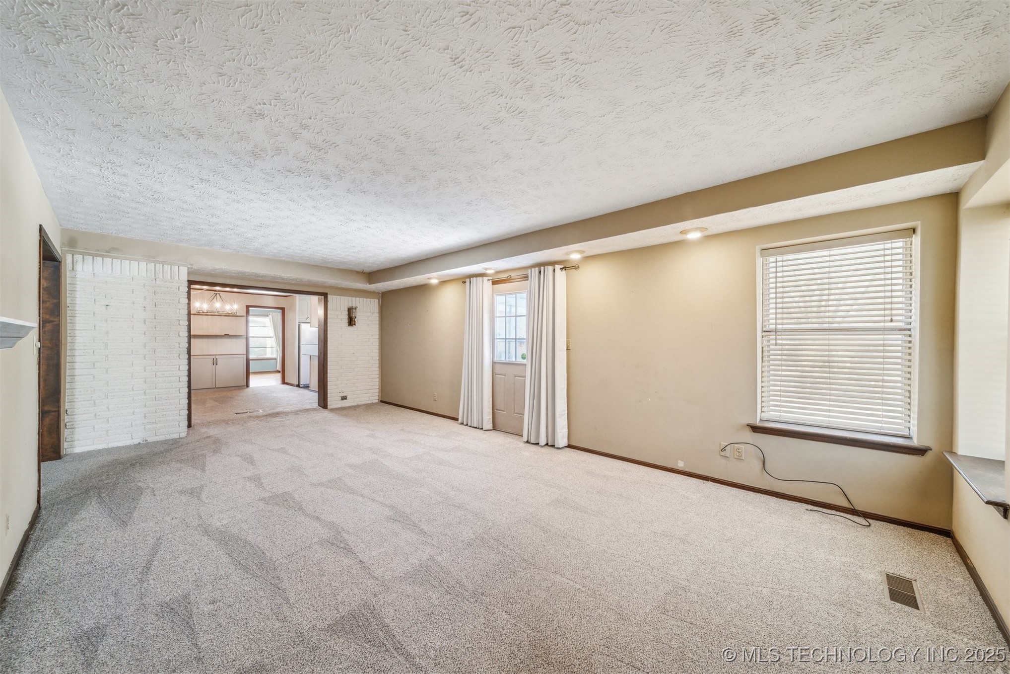 312 E 16th Street