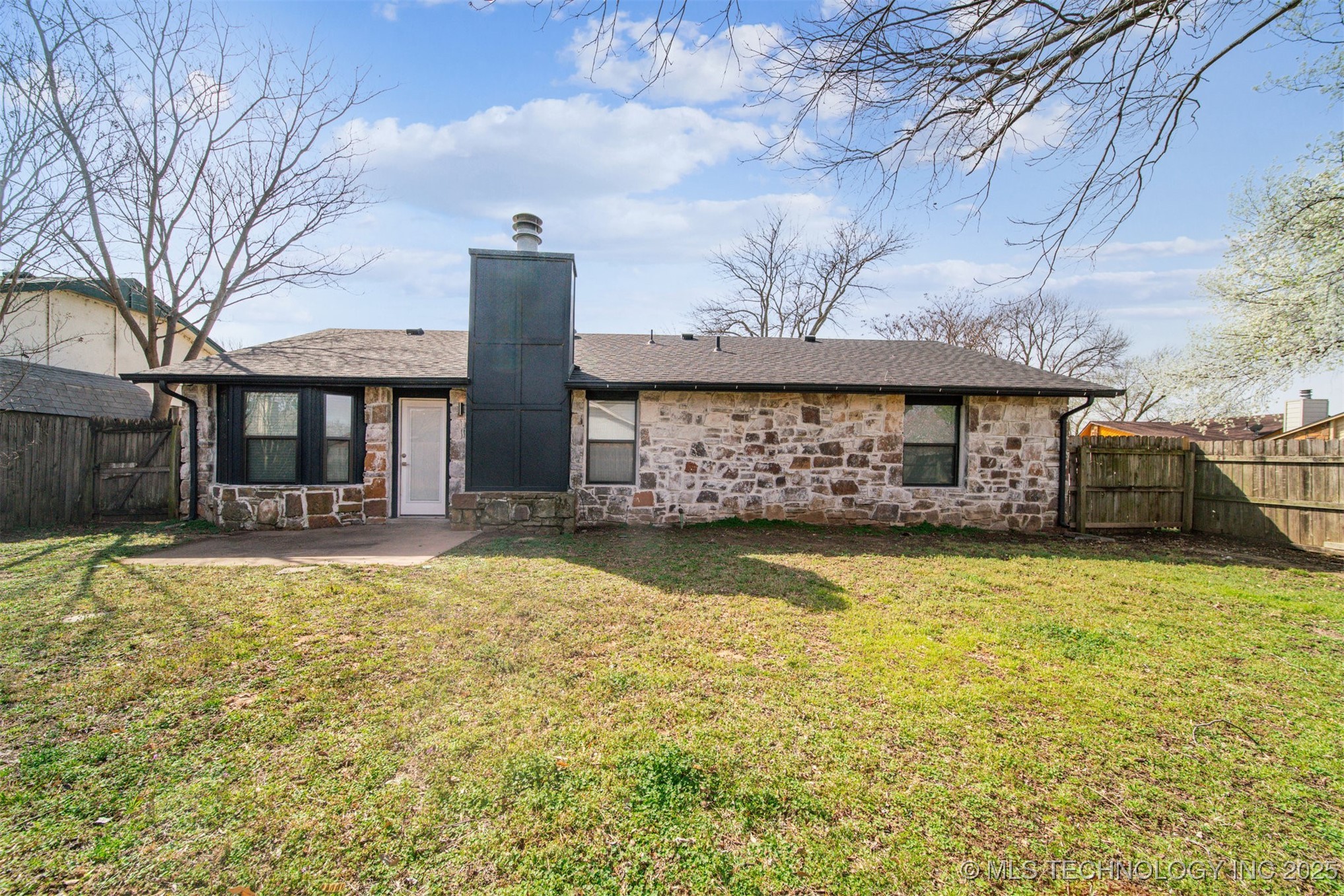1509 E 68th Place