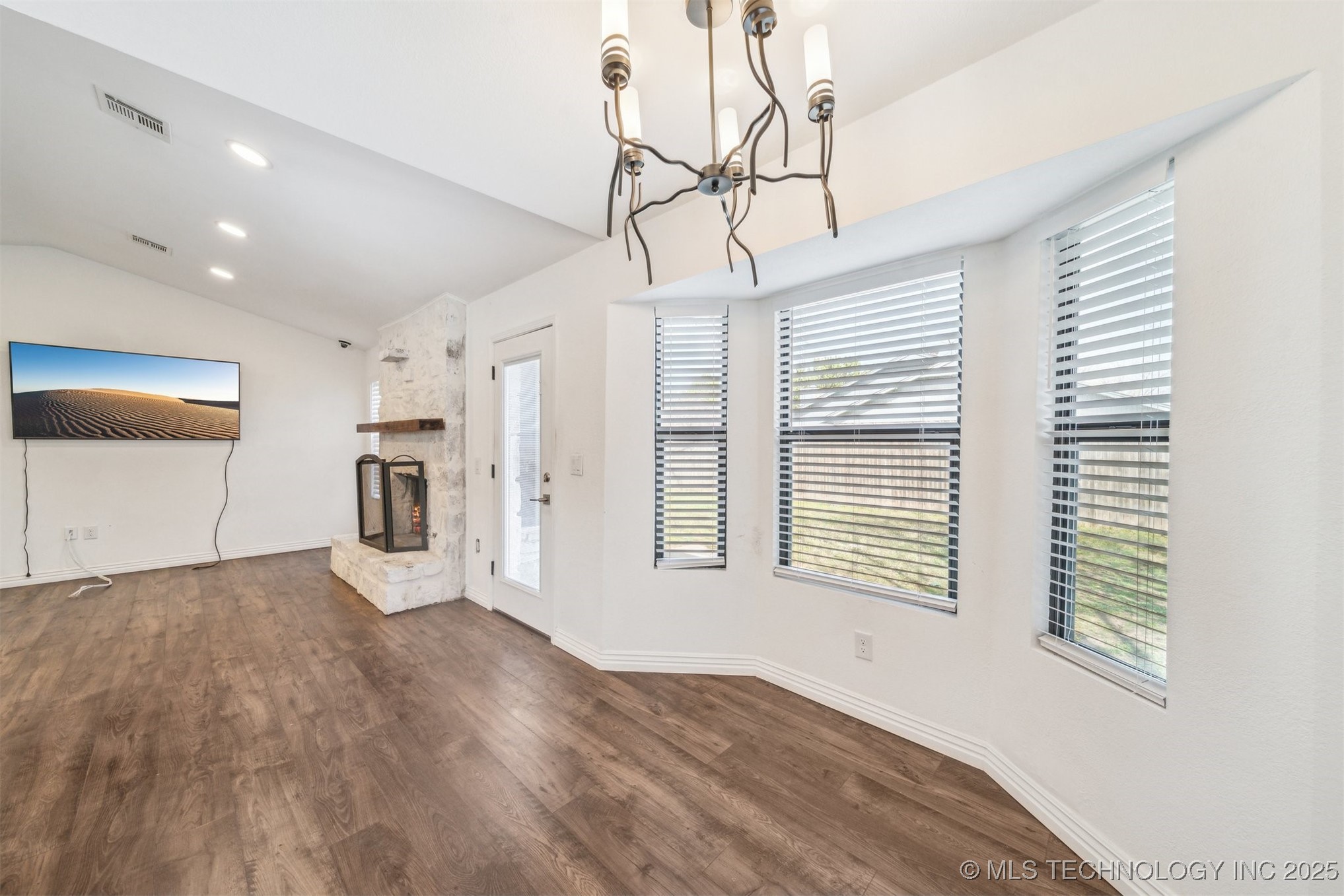 1509 E 68th Place